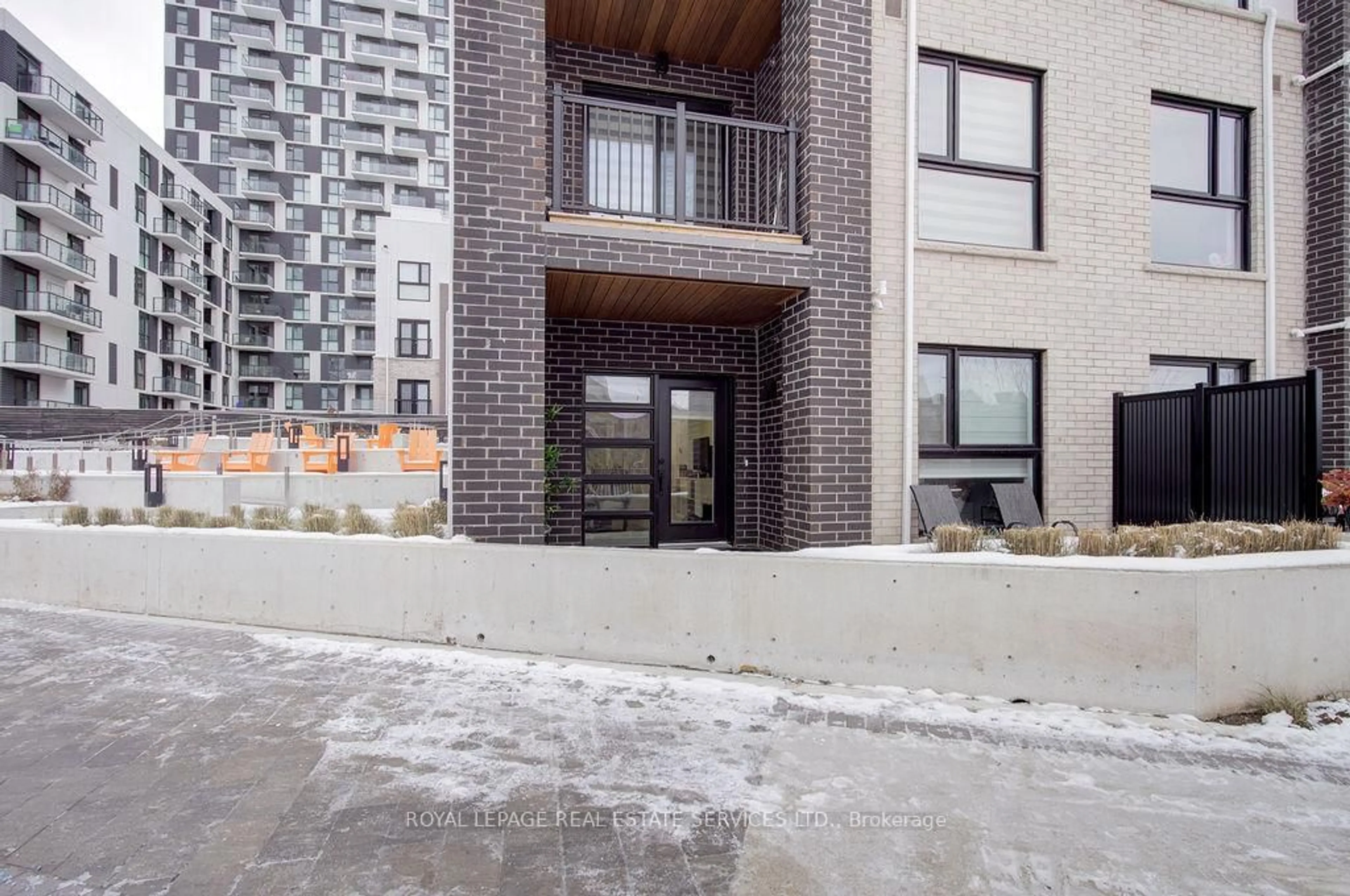 Patio, street for 349 Wheat Boom Dr #123, Oakville Ontario L6H 7X5
