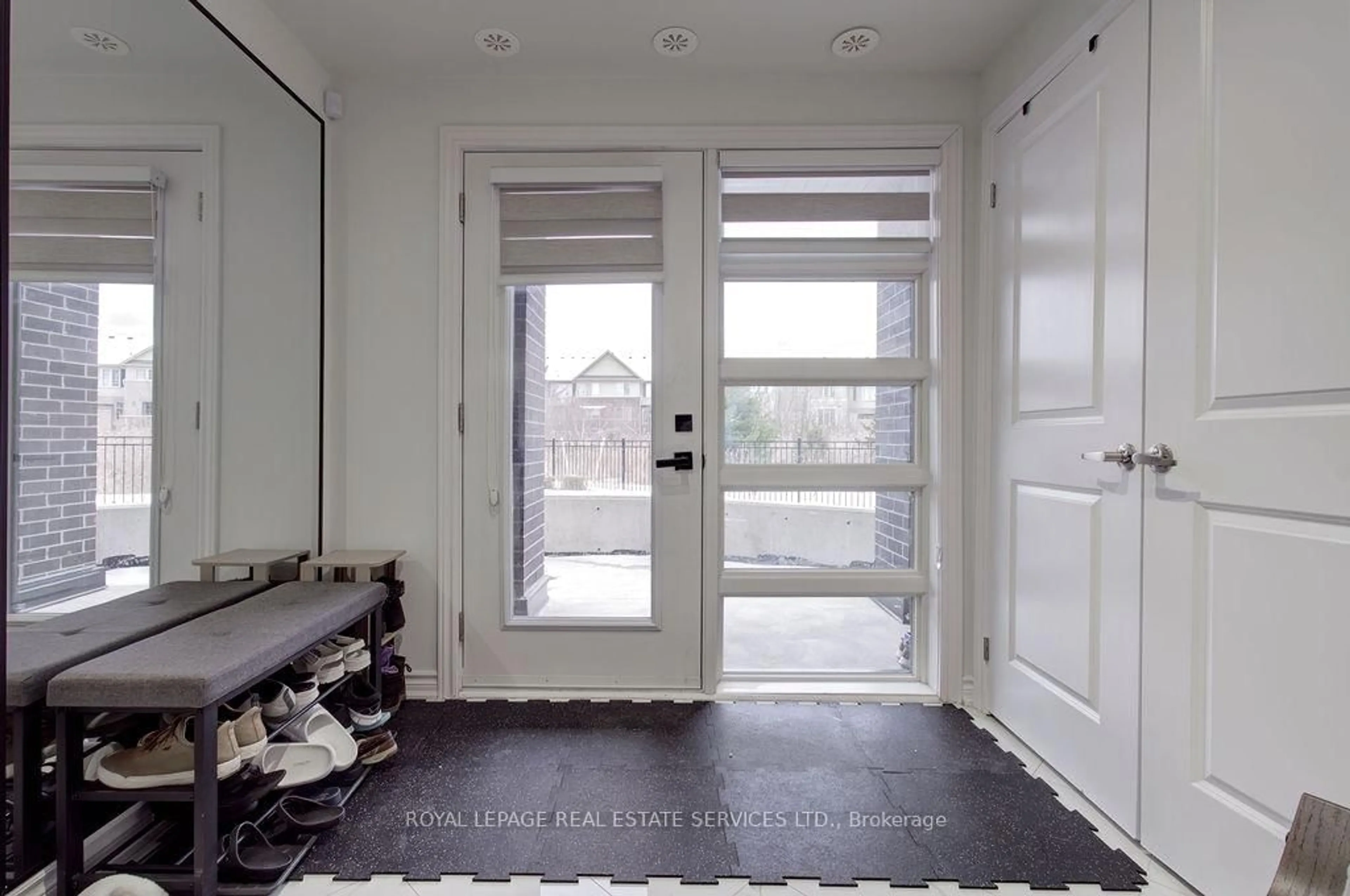Indoor entryway for 349 Wheat Boom Dr #123, Oakville Ontario L6H 7X5