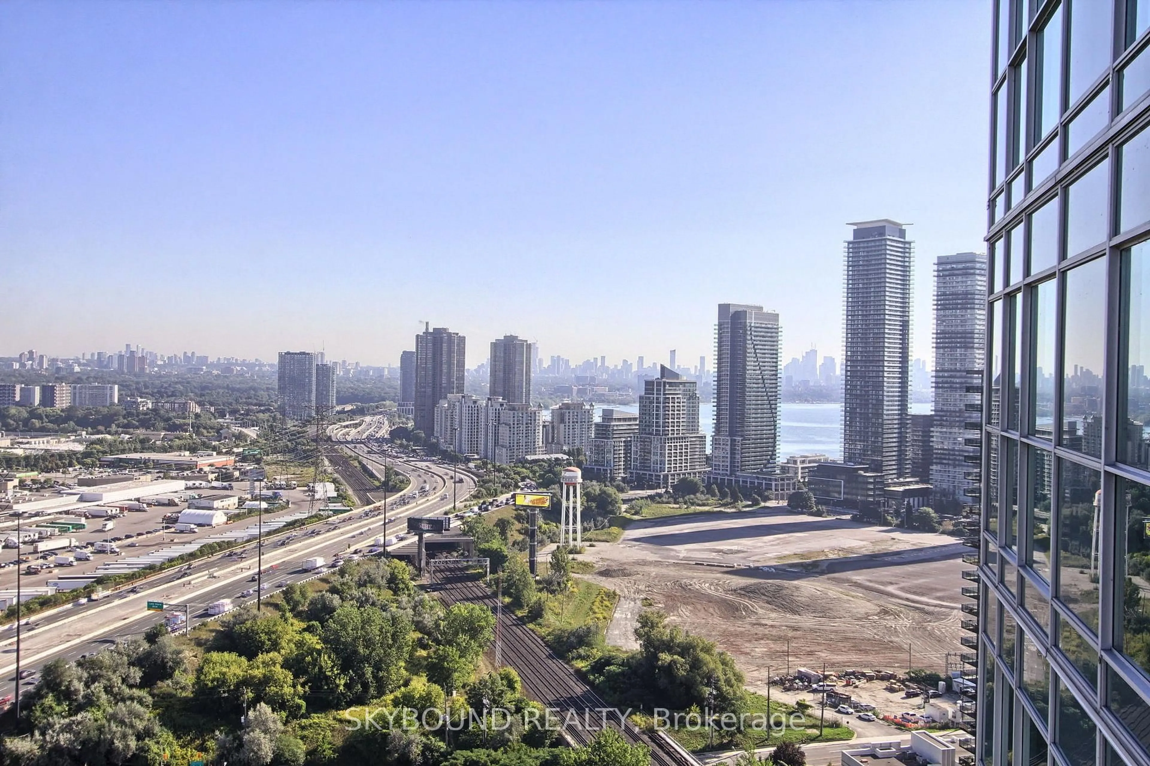 Blurry image for 165 Legion Rd #2723, Toronto Ontario M8Y 0B3