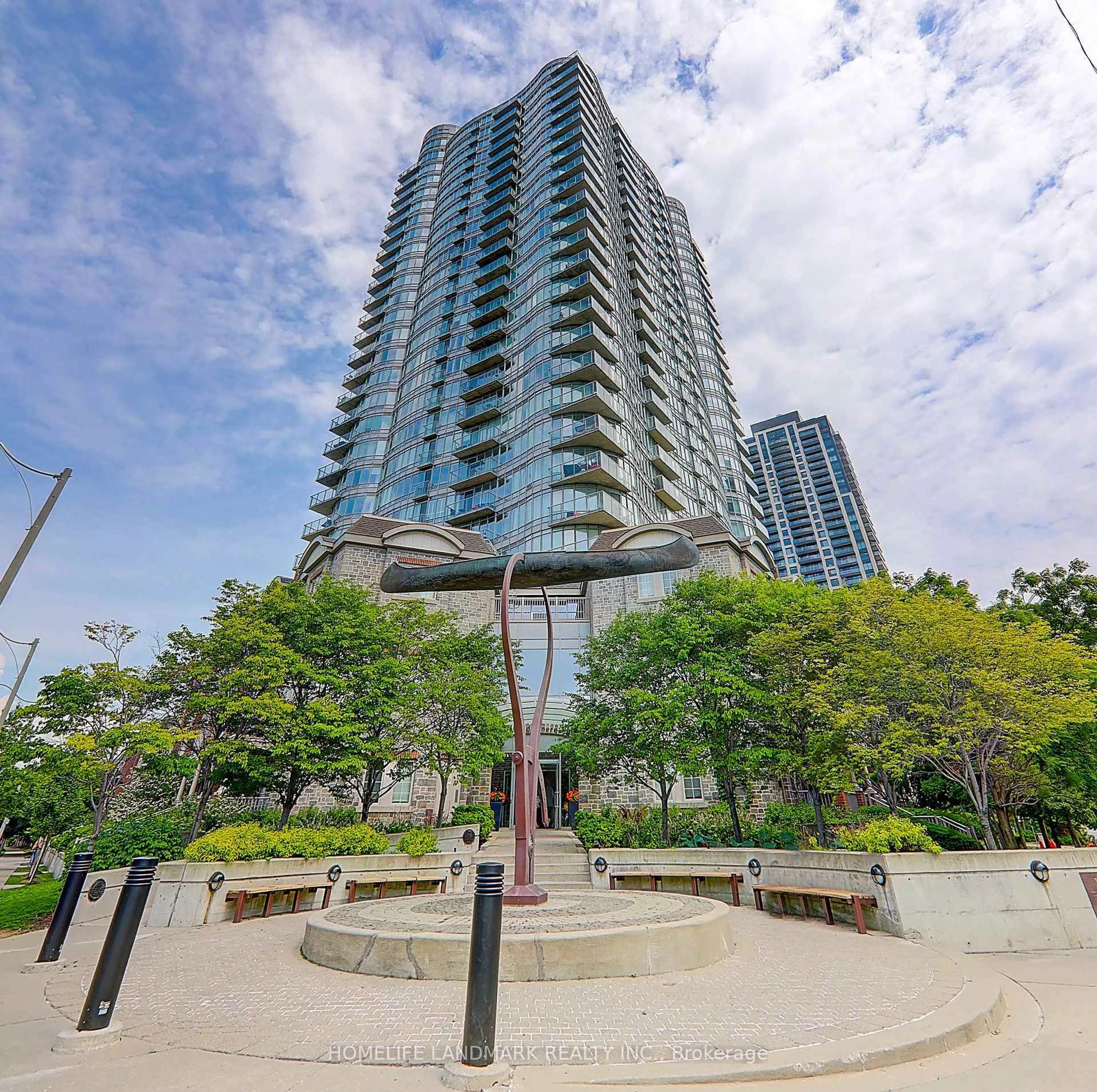 Indoor foyer for 15 Windermere Ave #1811, Toronto Ontario M6S 5A2