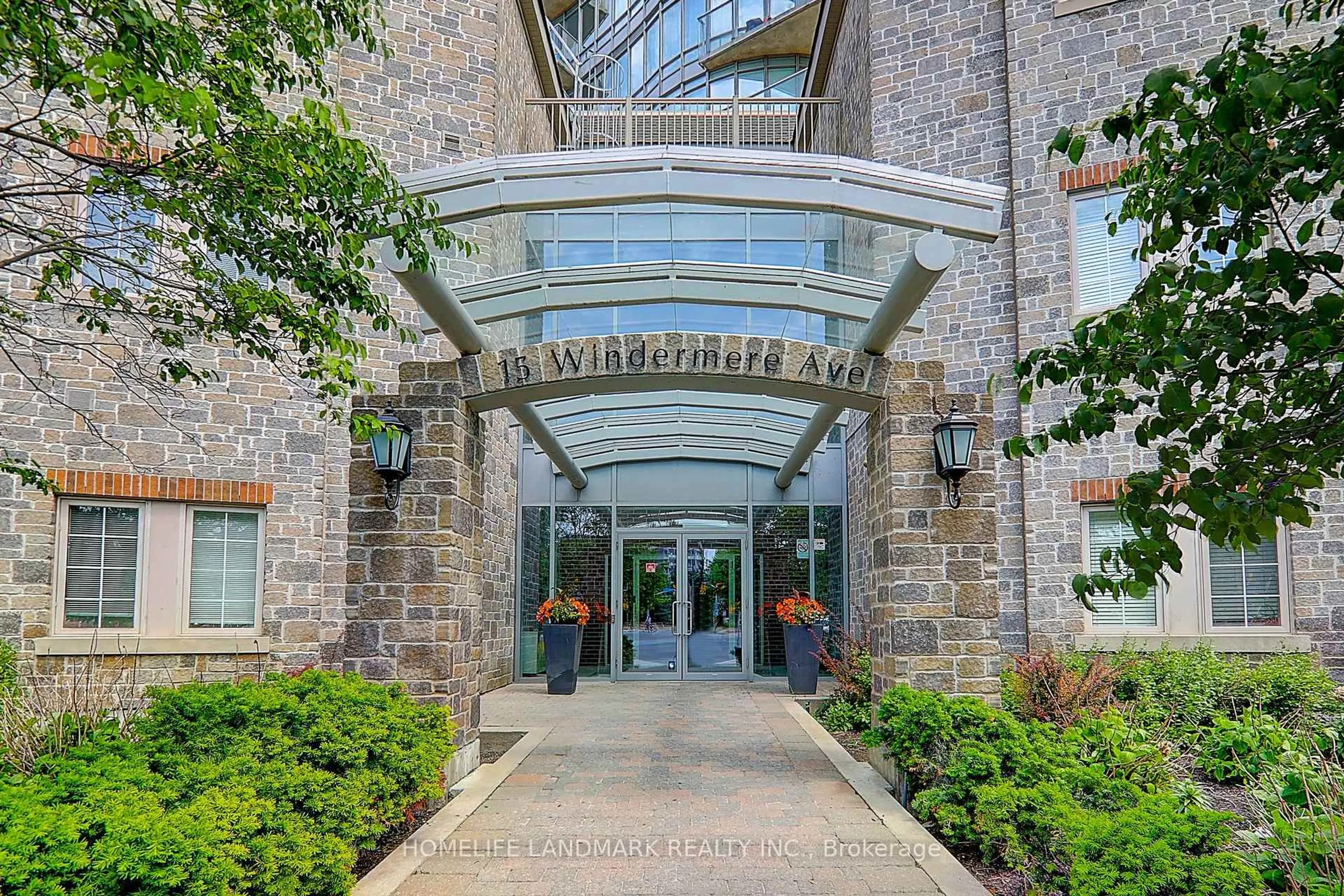 Indoor foyer for 15 Windermere Ave #1811, Toronto Ontario M6S 5A2