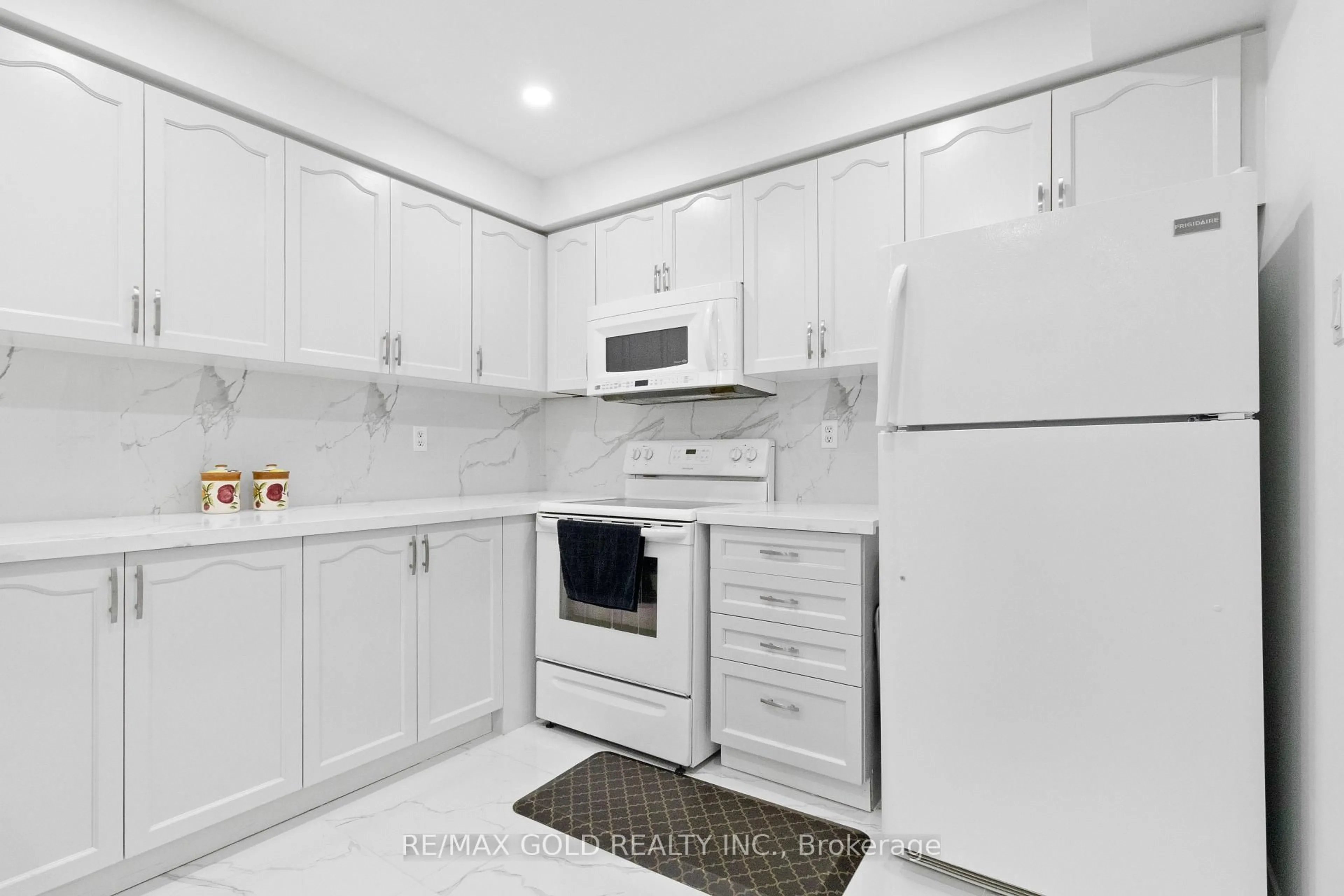 Standard kitchen, ceramic/tile floor for 40 Blue Spruce St, Brampton Ontario L6R 1C5