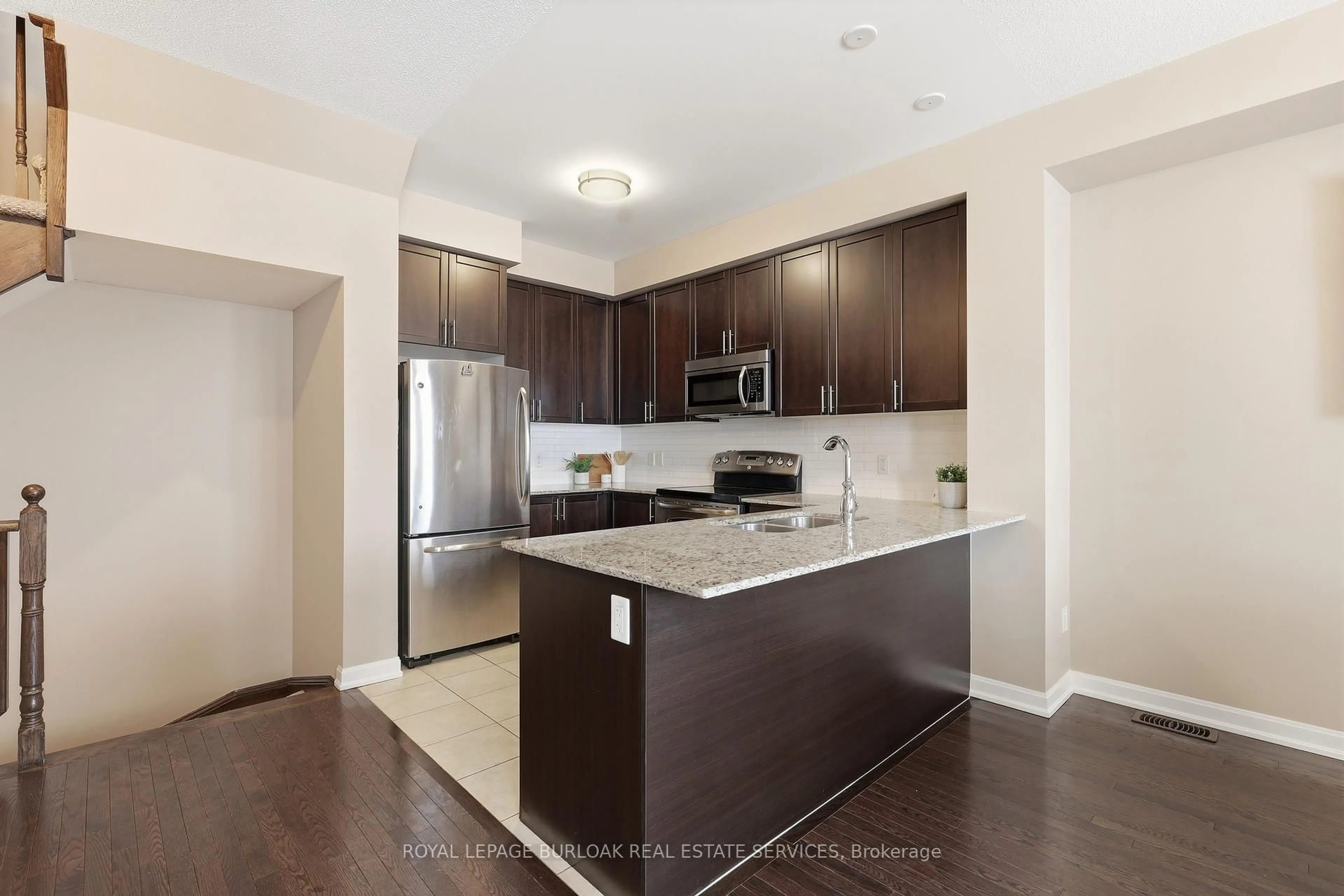 Open concept kitchen, unknown for 165 Hampshire Way #134, Milton Ontario L9T 8M7