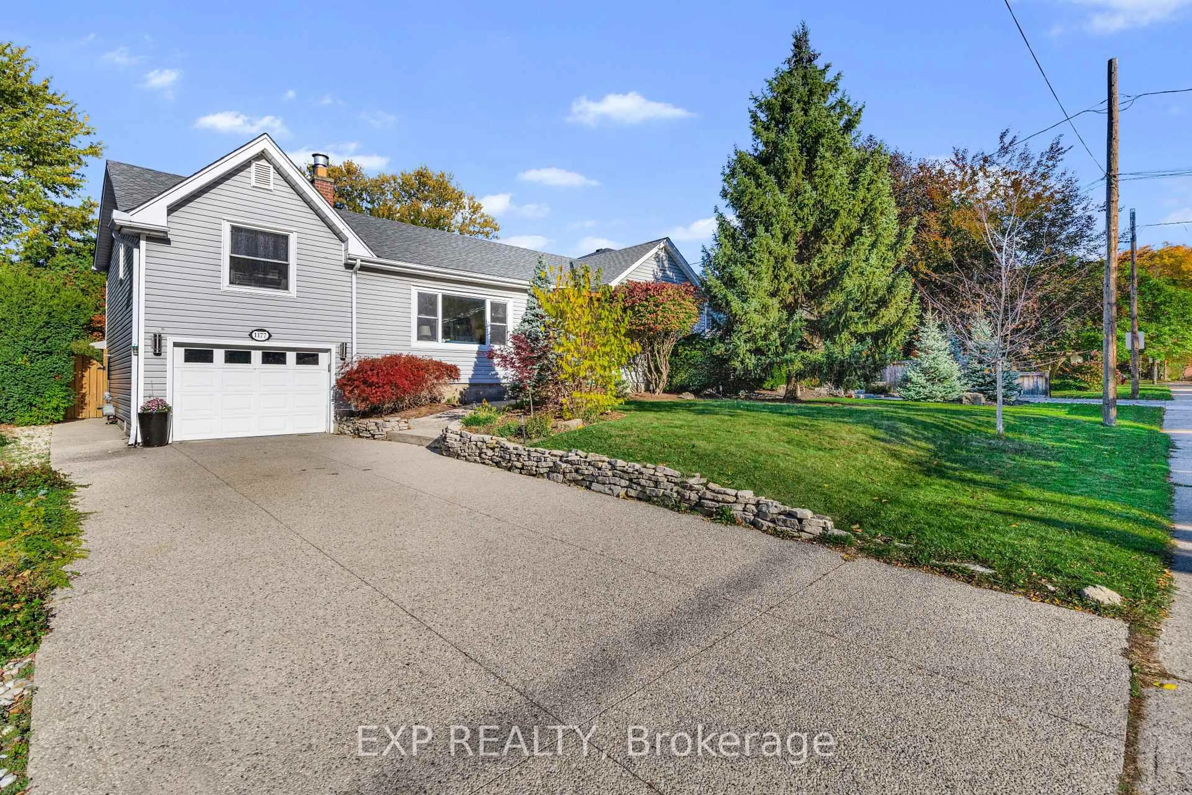 Home with vinyl exterior material, street for 1177 Bellview St, Burlington Ontario L7S 1C6