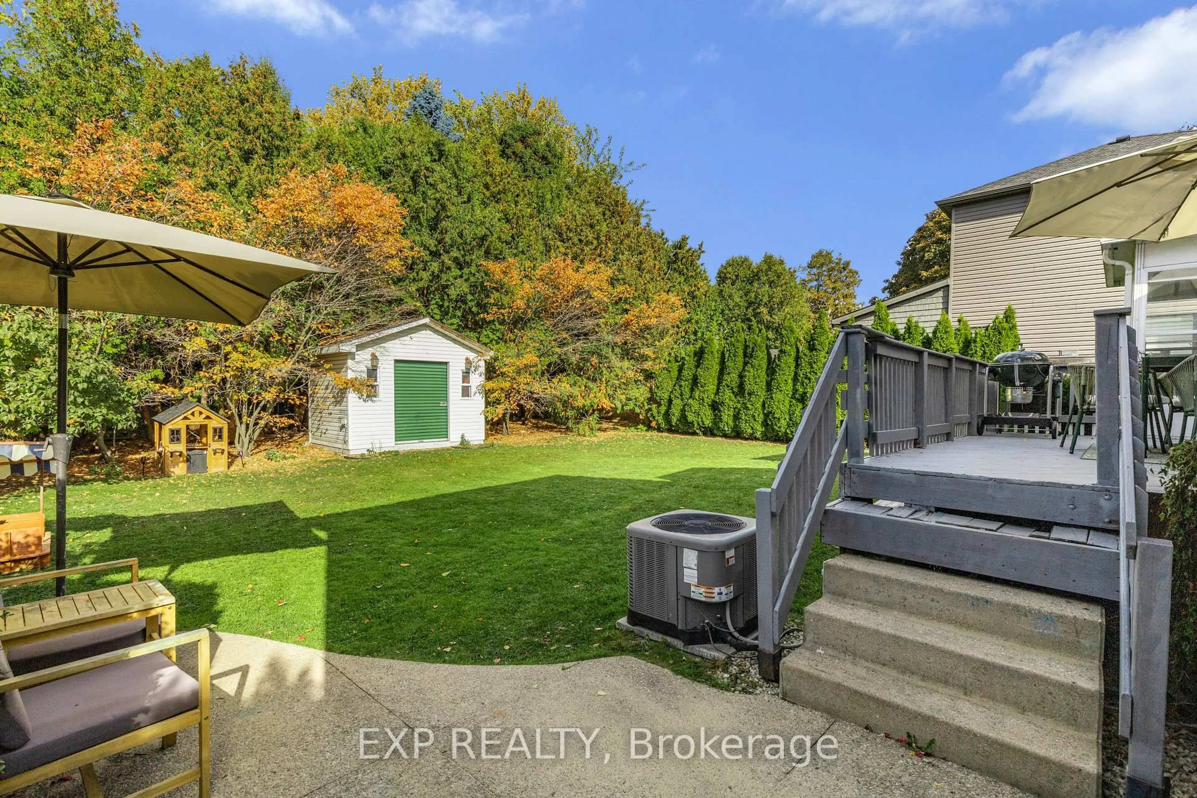 A pic from outside/outdoor area/front of a property/back of a property/a pic from drone, unknown for 1177 Bellview St, Burlington Ontario L7S 1C6