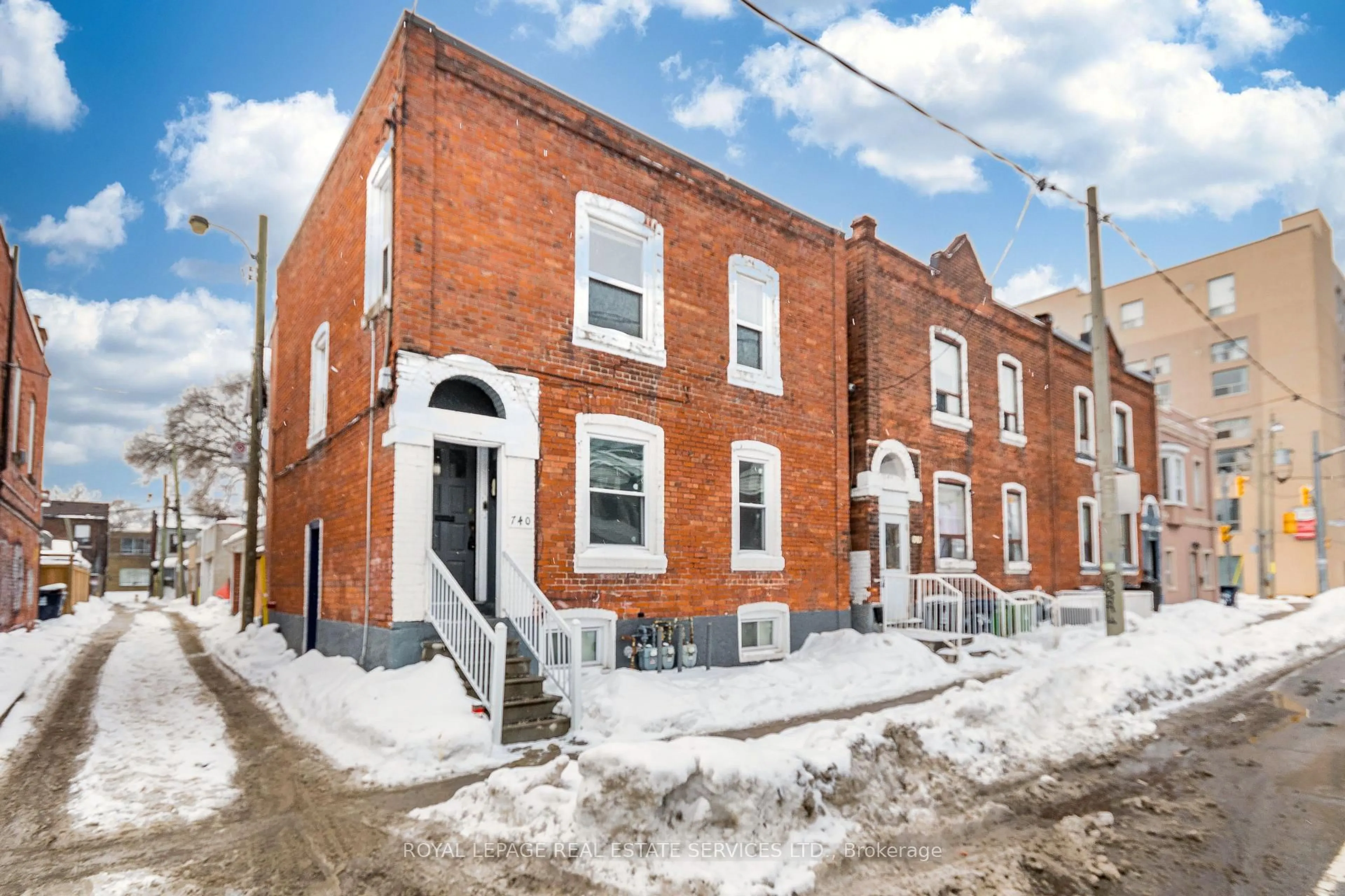 Home with brick exterior material, building for 740 Lansdowne Ave, Toronto Ontario M6H 3Y8