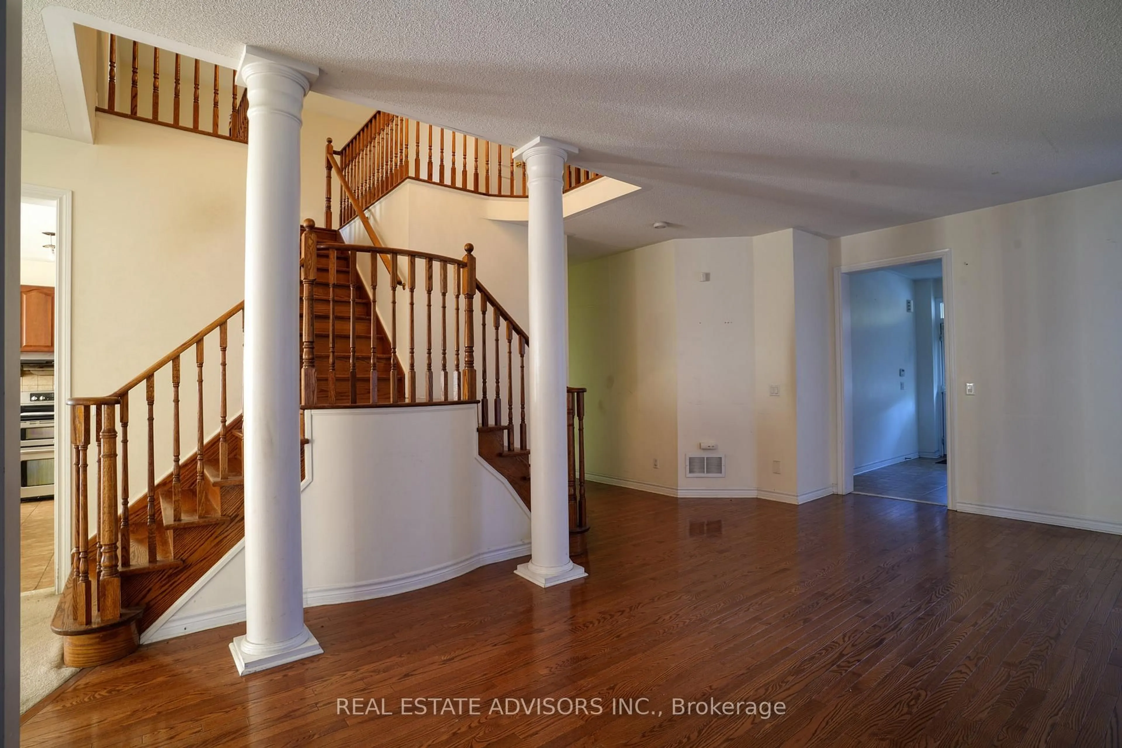 Indoor foyer for 3208 Countess Cres, Mississauga Ontario L5M 0E2