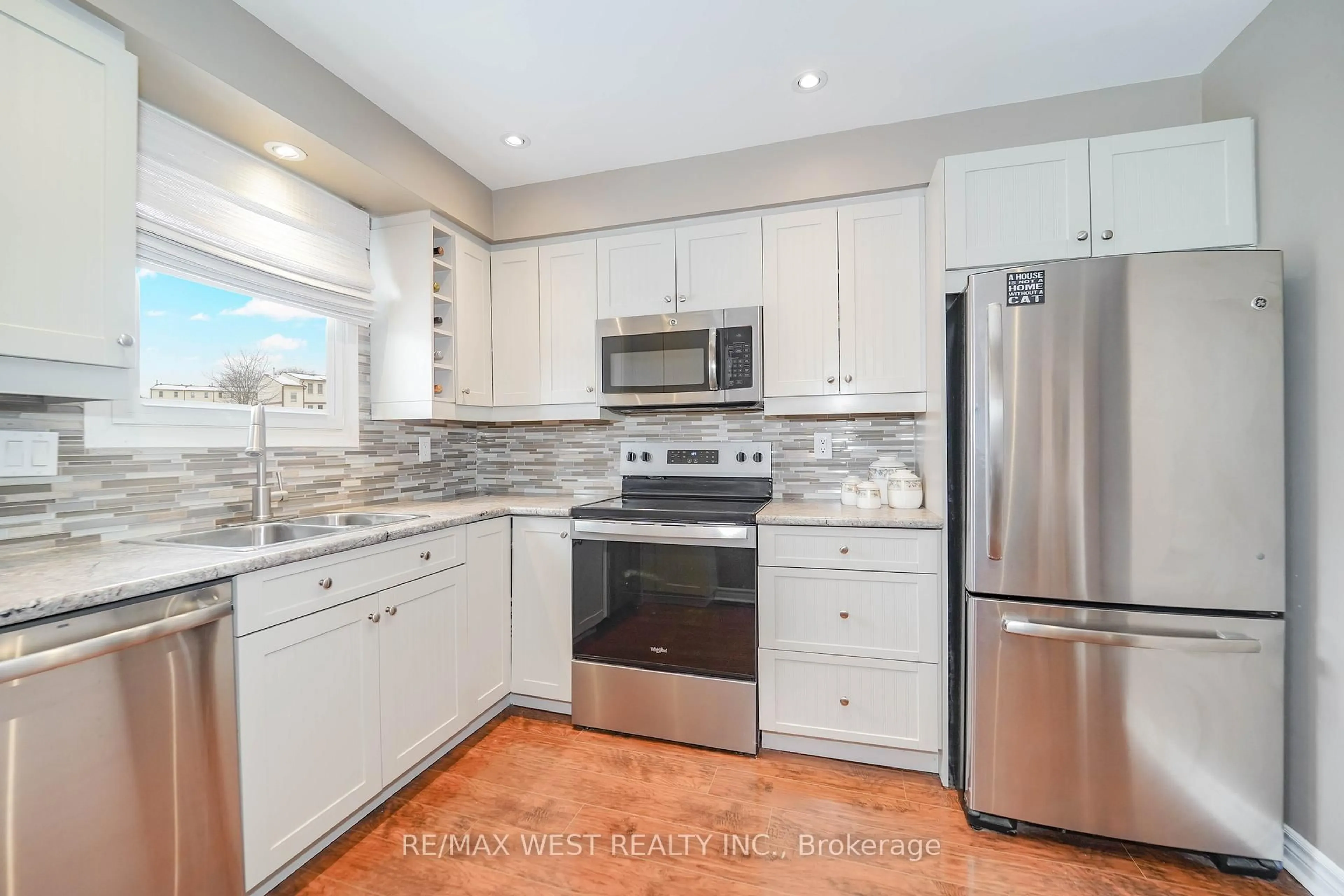 Open concept kitchen, ceramic/tile floor for 7340 Copenhagen Rd #24, Mississauga Ontario L5N 2S5