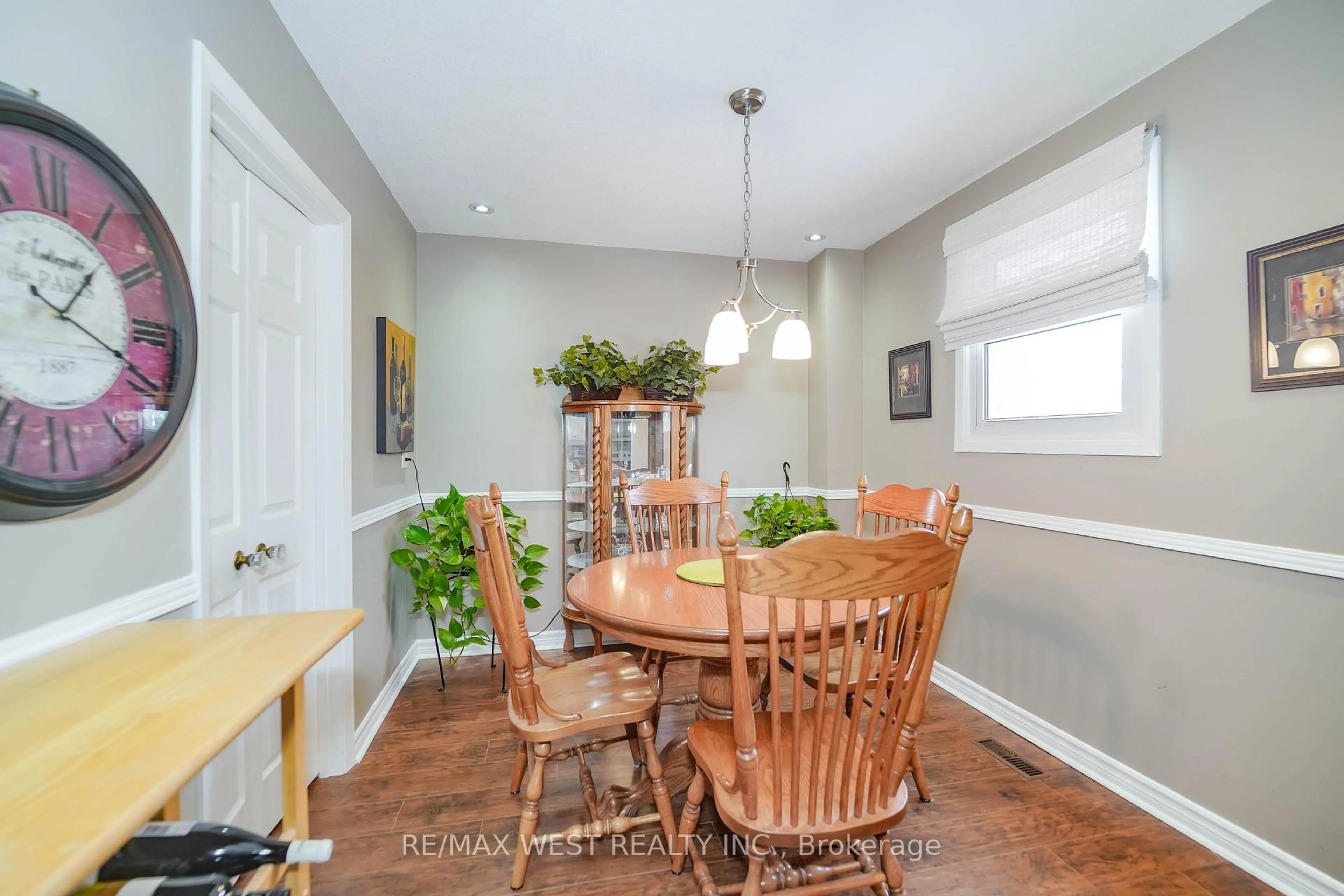 Dining room, wood/laminate floor for 7340 Copenhagen Rd #24, Mississauga Ontario L5N 2S5