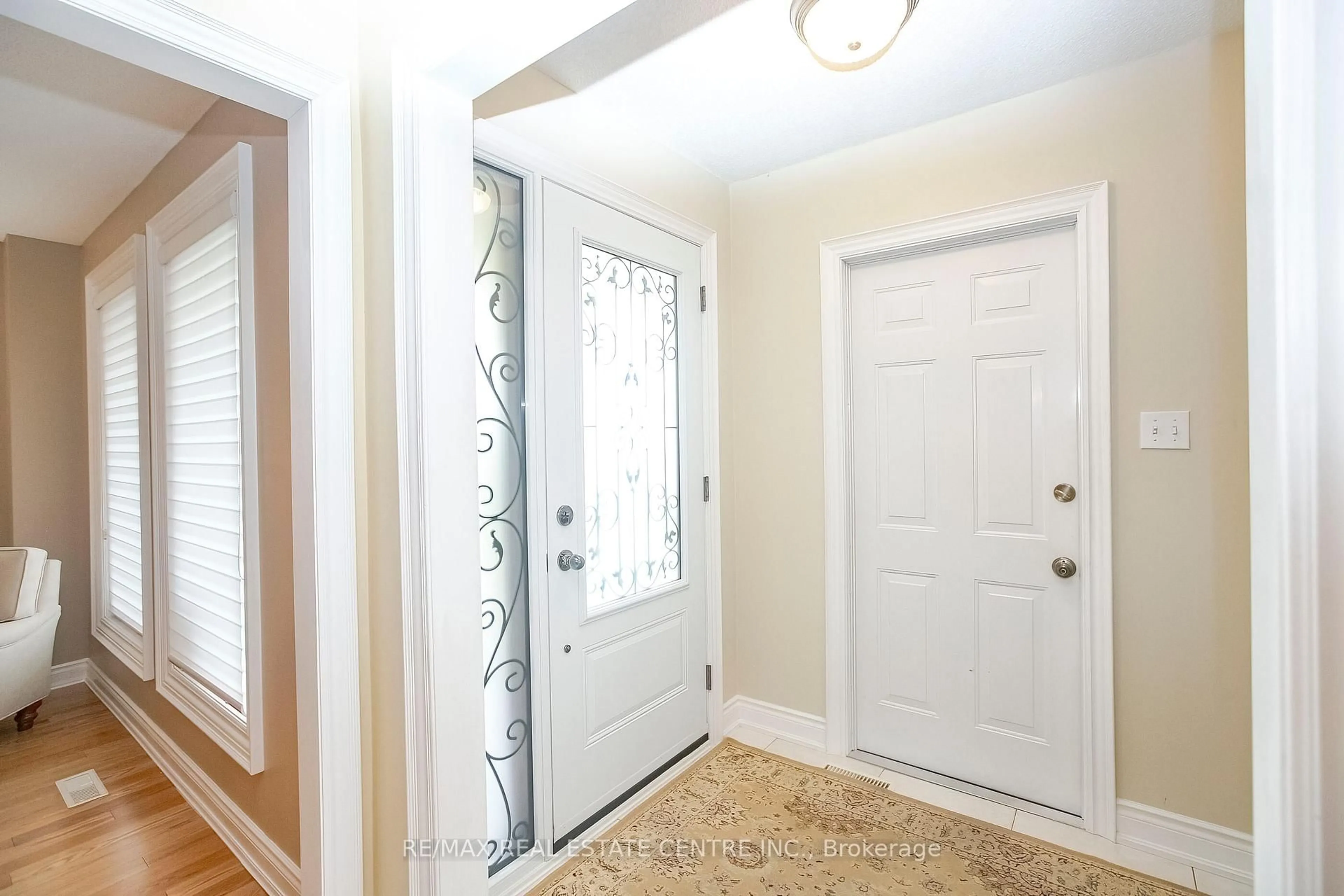 Indoor entryway for 21 Amantine Cres, Brampton Ontario L6W 4A2