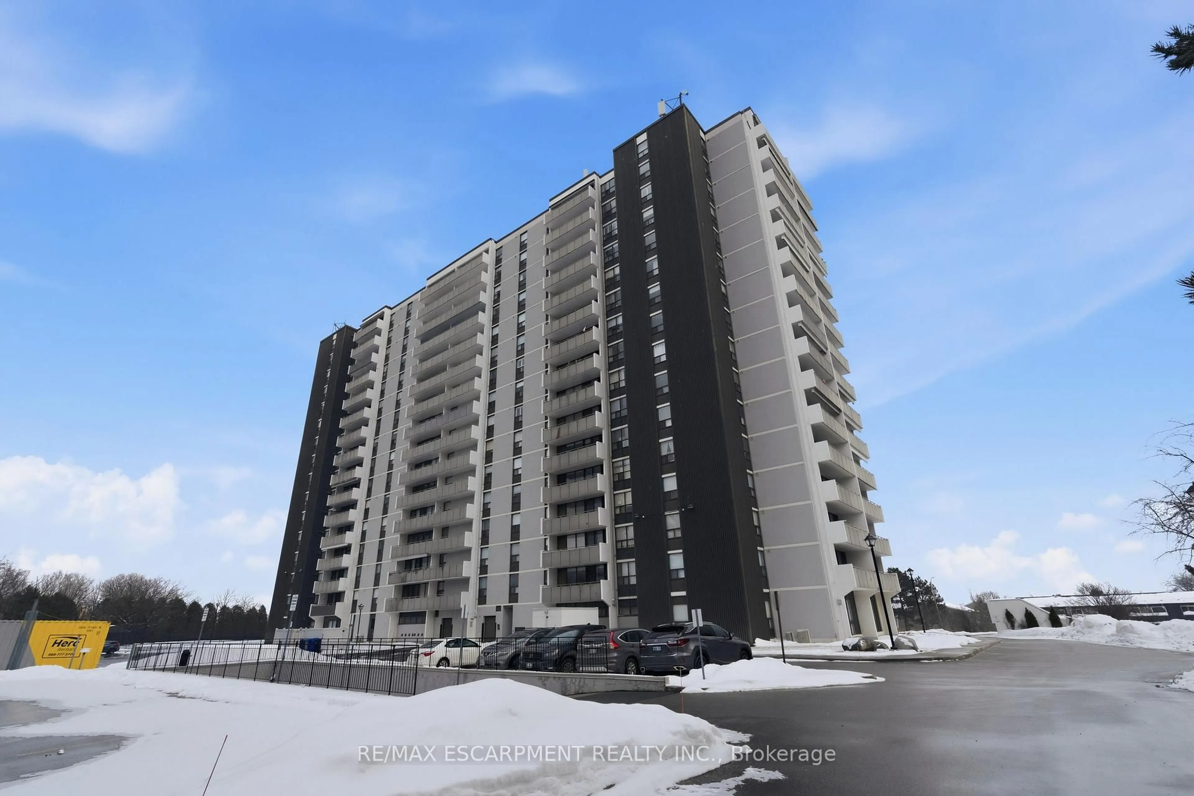 A pic from outside/outdoor area/front of a property/back of a property/a pic from drone, building for 2055 Upper Middle Rd #407, Burlington Ontario L7P 3P4
