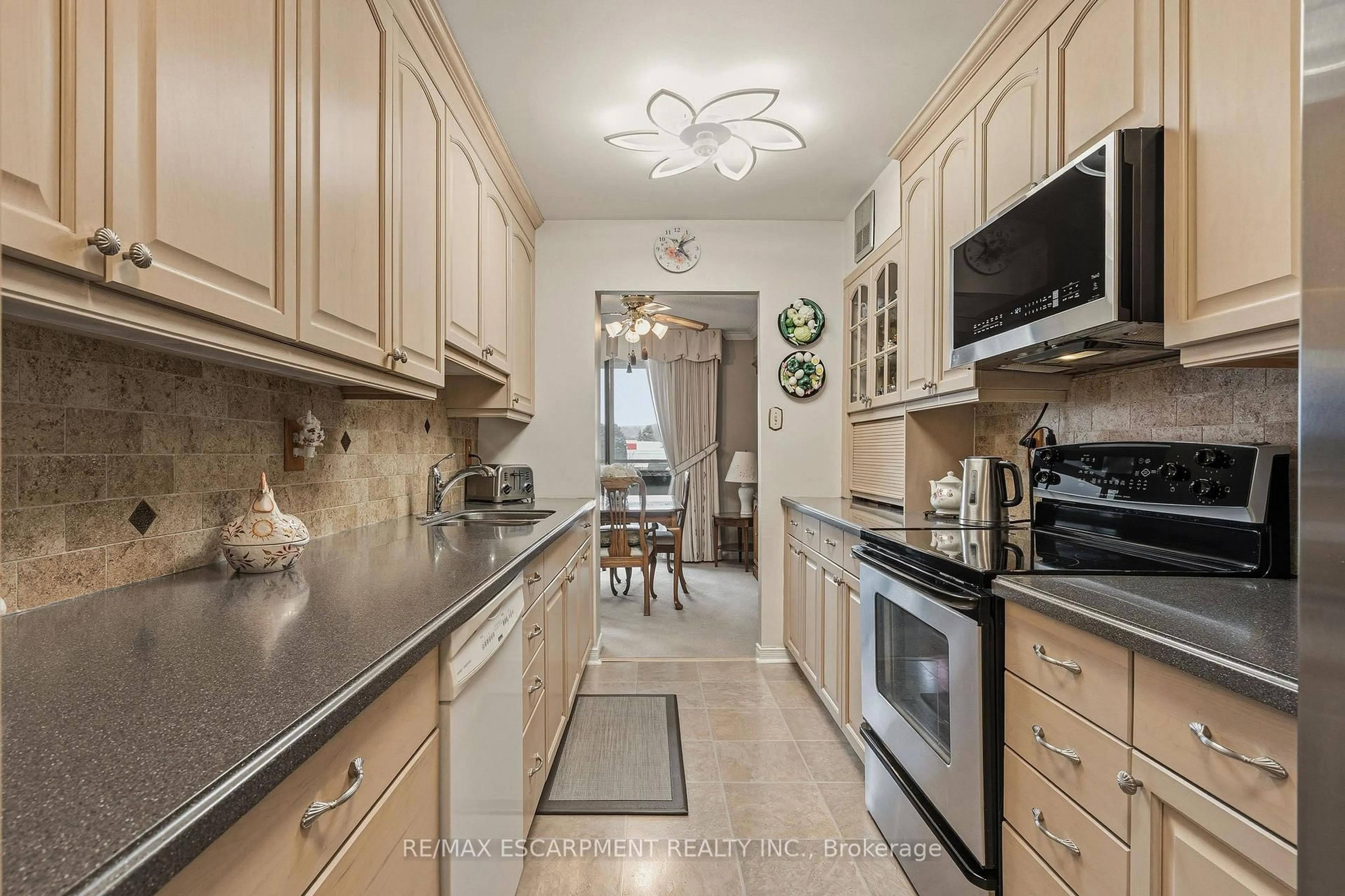 Unknown for 2055 Upper Middle Rd #407, Burlington Ontario L7P 3P4