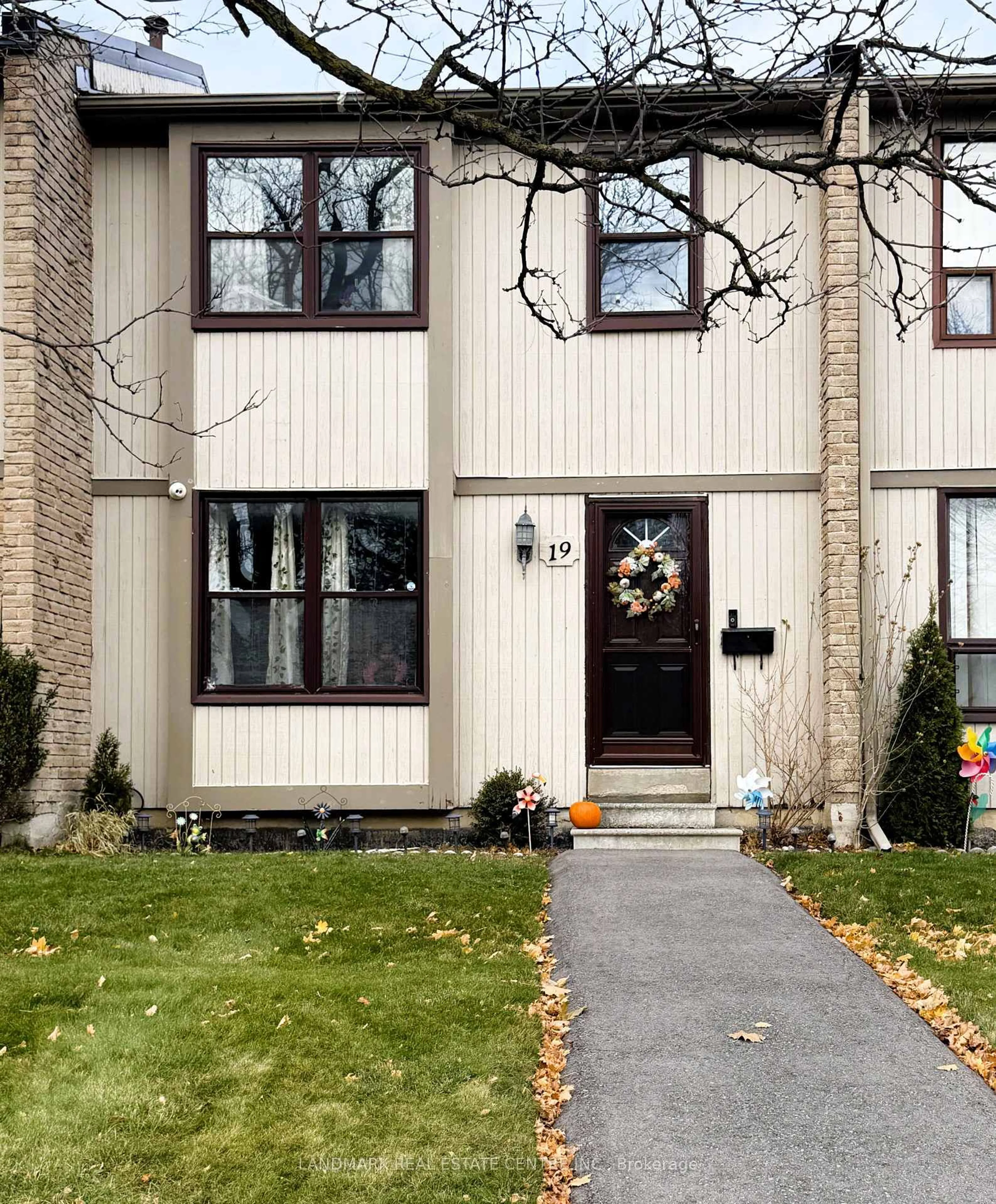 Unknown for 19 Guildford Cres, Brampton Ontario L6S 3K2