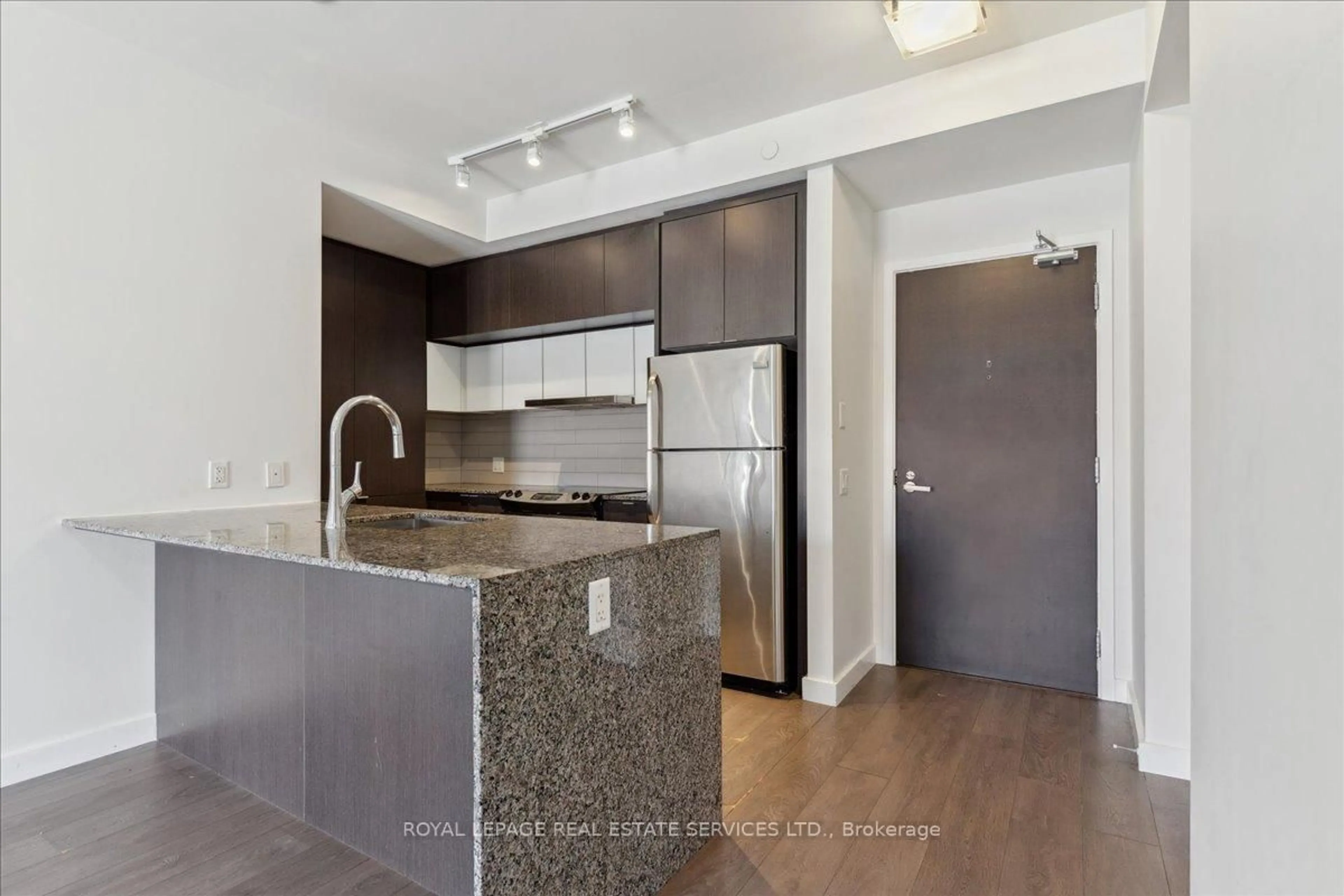 Standard kitchen, unknown for 5035 Harvard Rd #411, Mississauga Ontario L5M 0W7