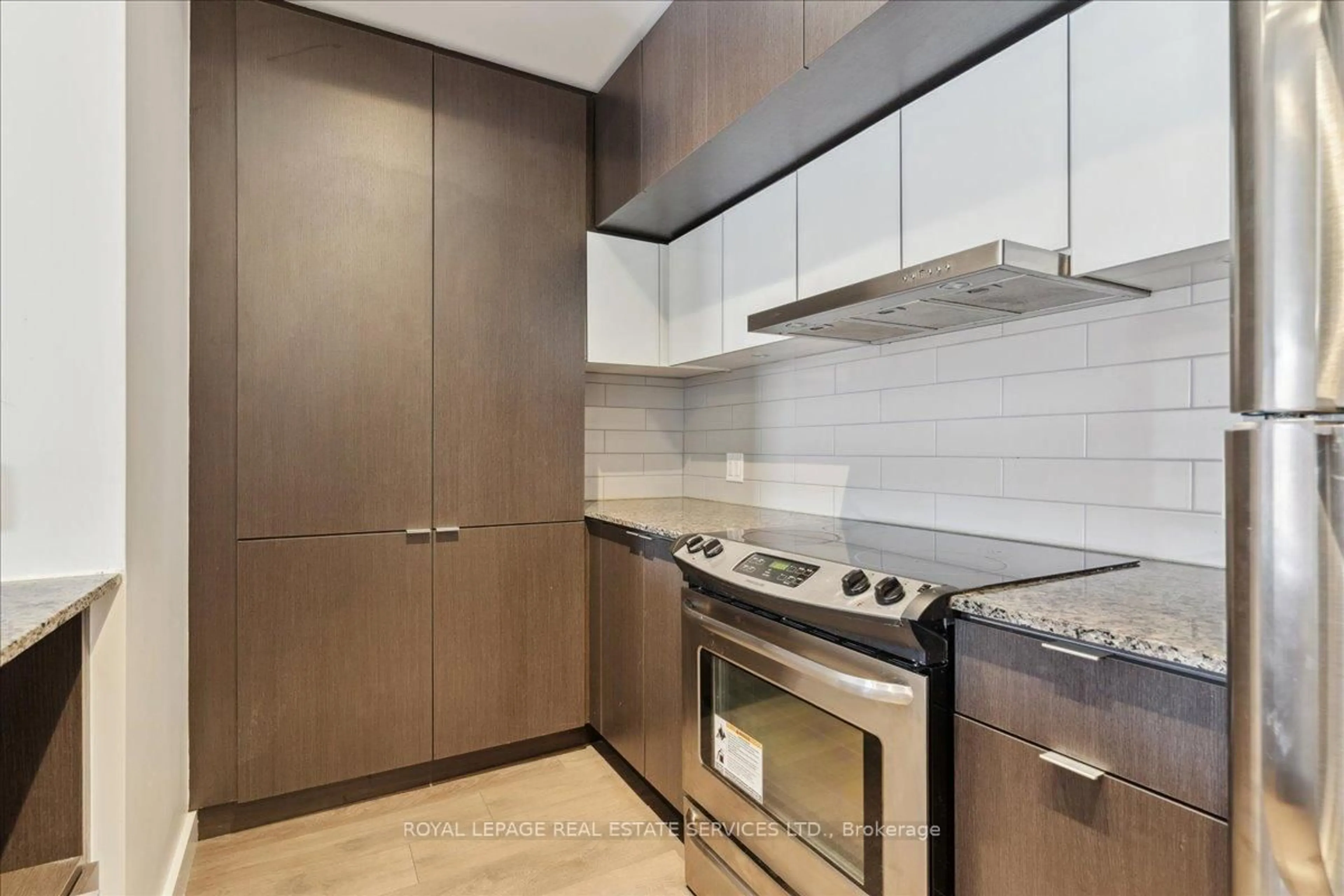Standard kitchen, ceramic/tile floor for 5035 Harvard Rd #411, Mississauga Ontario L5M 0W7