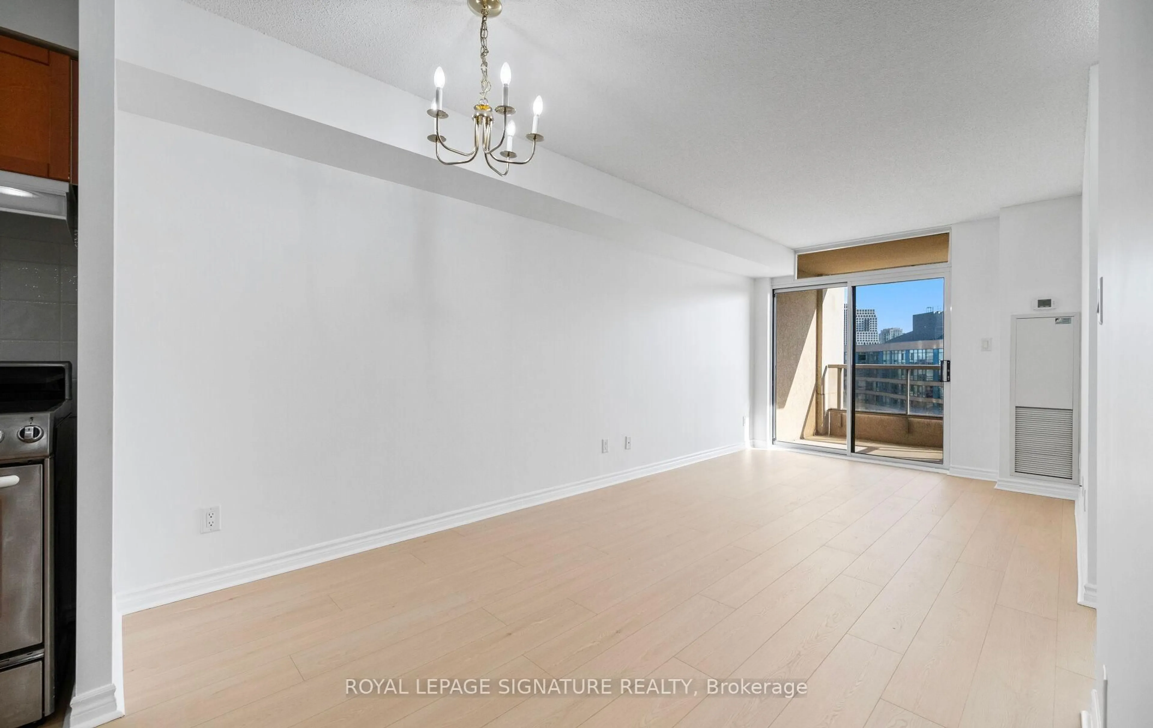 A pic of a room for 3880 Duke Of York Blvd #1508, Mississauga Ontario L5B 4M7