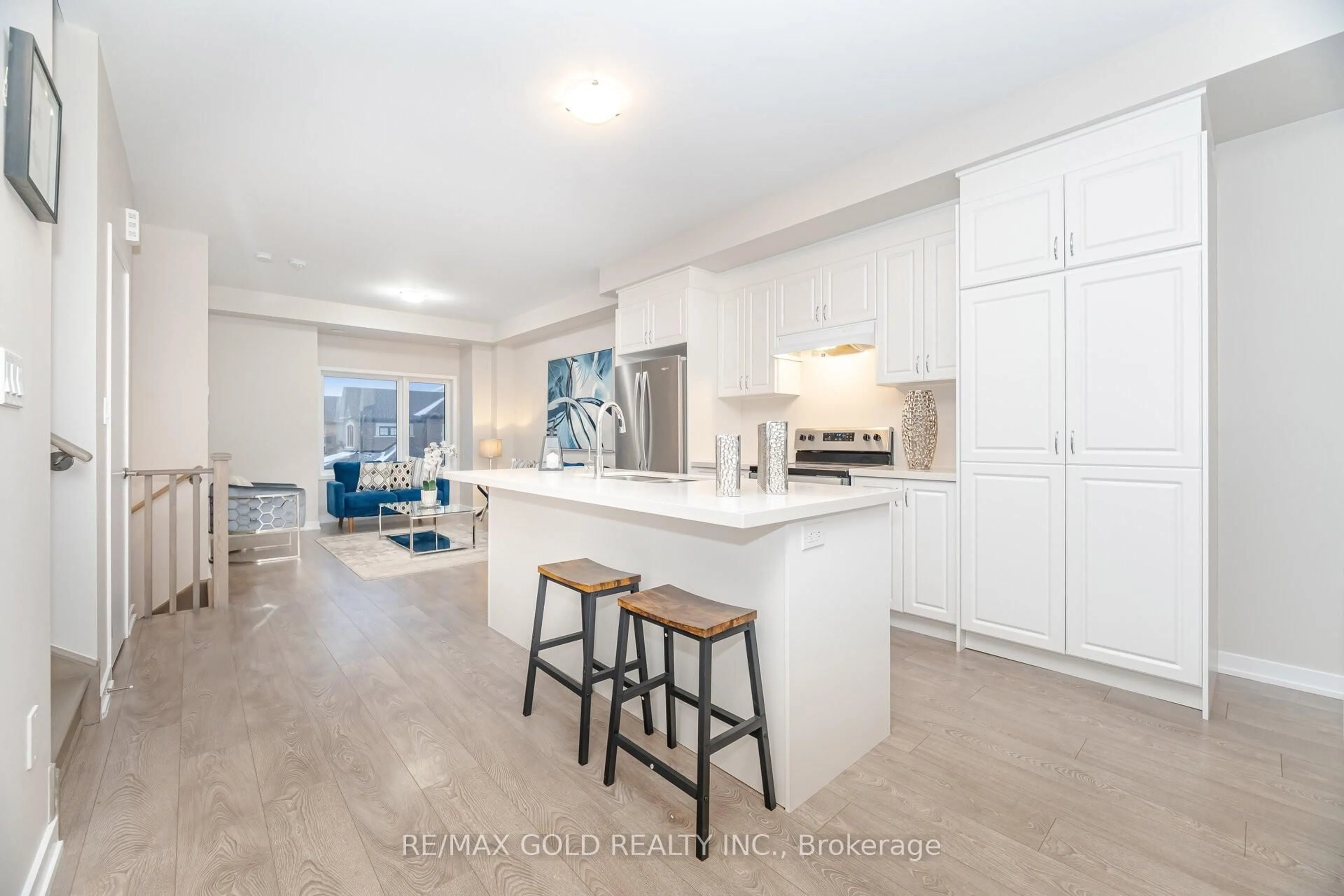 Open concept kitchen, ceramic/tile floor for 19 Lambert Lane, Caledon Ontario L7E 4M5