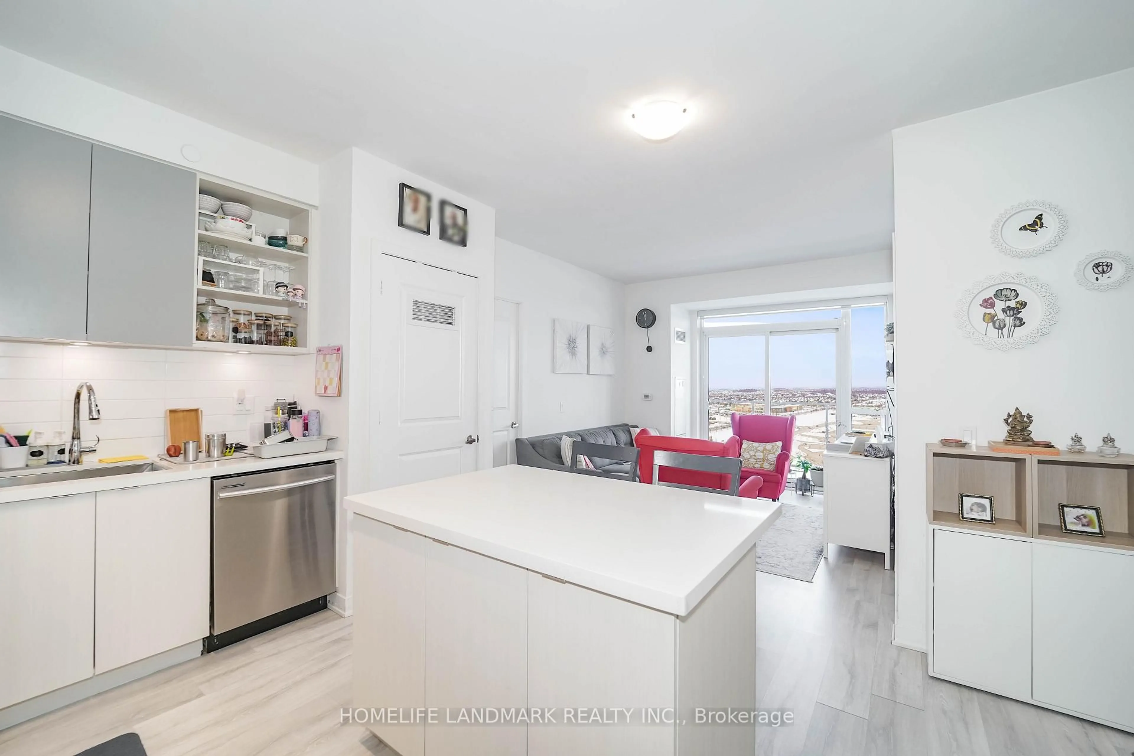 Open concept kitchen, unknown for 4677 Glen Erin Dr #1701, Mississauga Ontario L5M 2E3