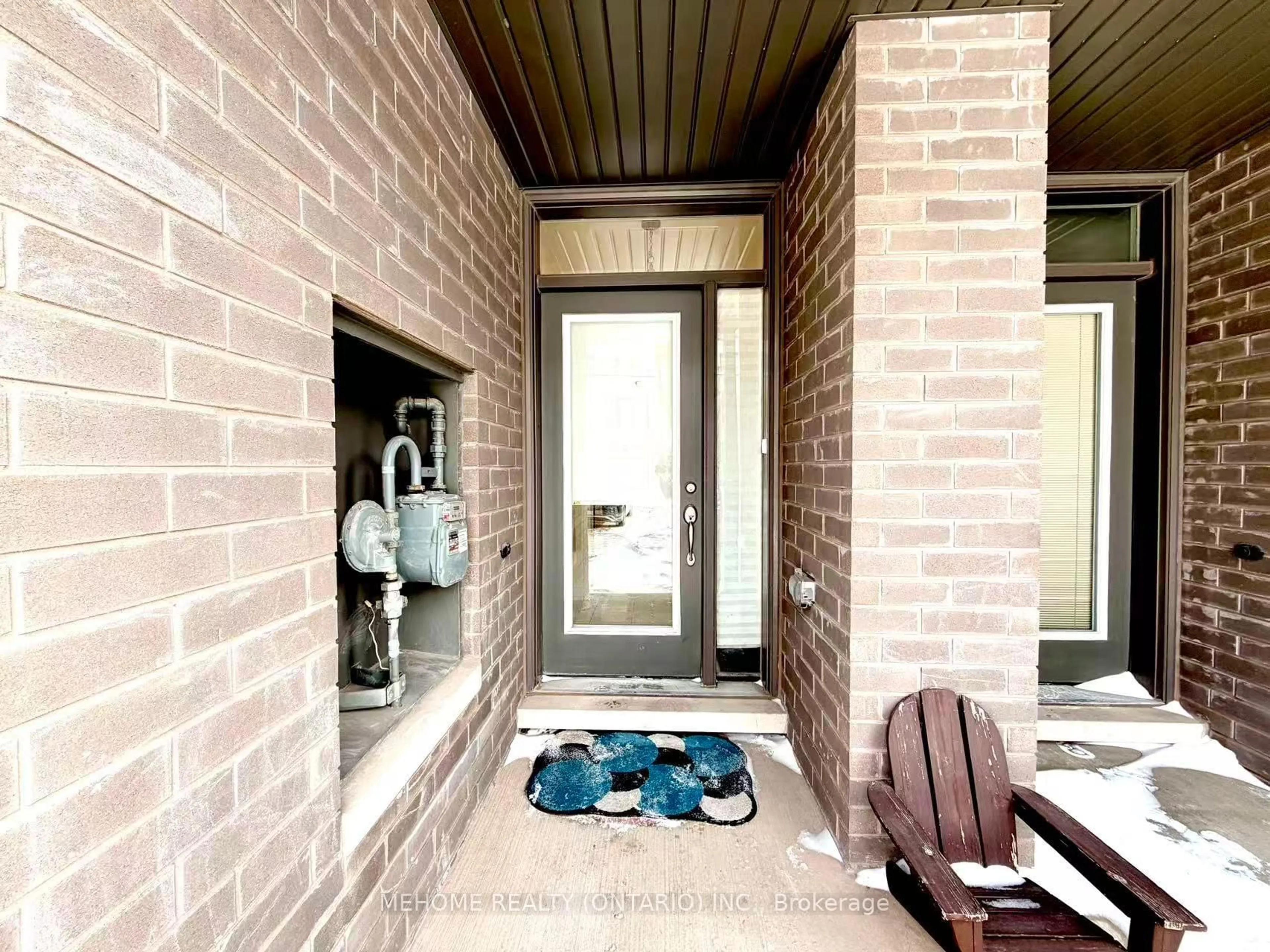 Indoor entryway for 196 Huguenot Rd, Oakville Ontario L6H 7C3