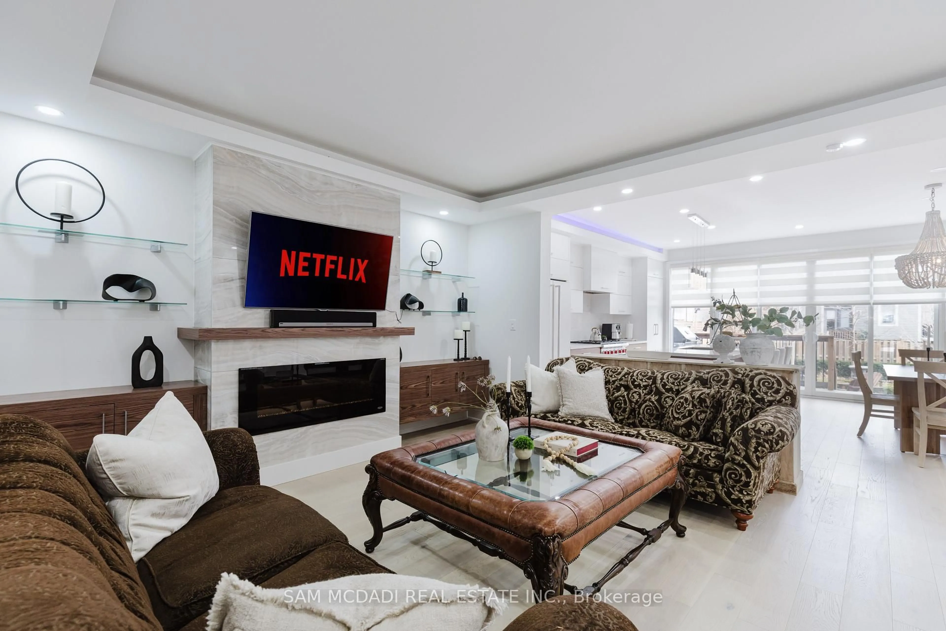 Home theater for 11A Maple Ave, Mississauga Ontario L5H 2R9