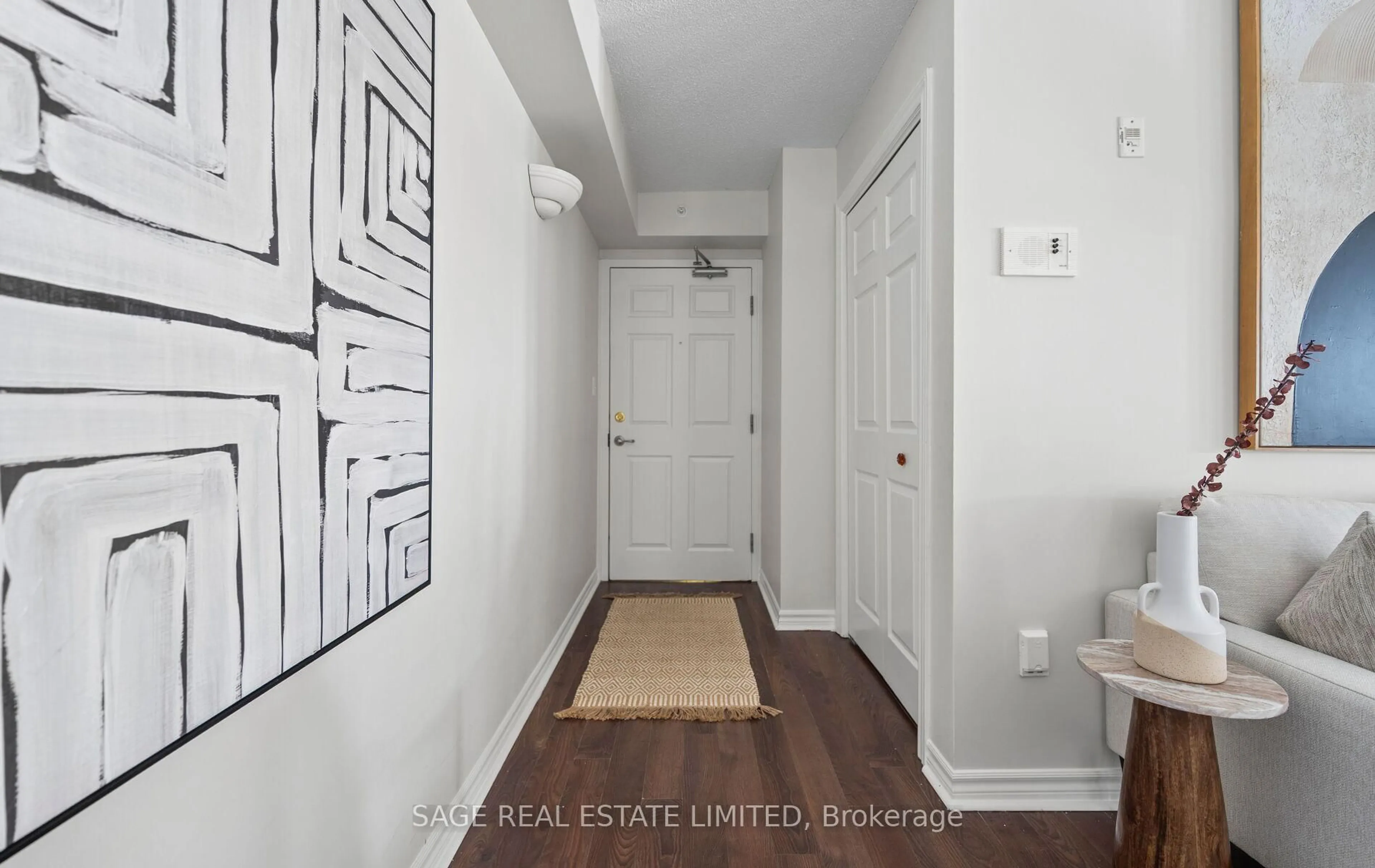 Indoor entryway for 1360 Main St #402, Milton Ontario L9T 7S5