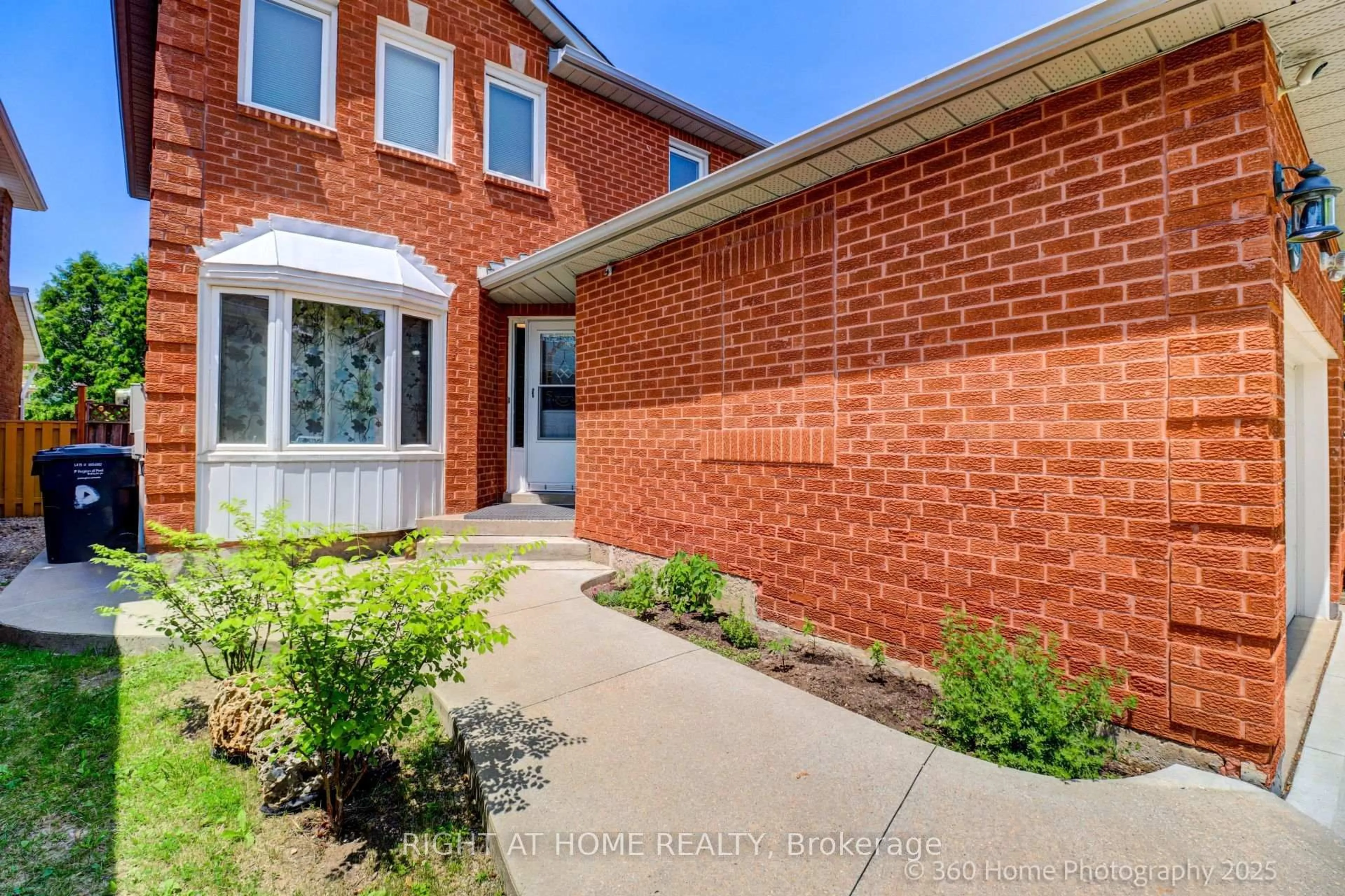 Home with brick exterior material, street for 5502 Cosmic Cres, Mississauga Ontario L4Z 3R9