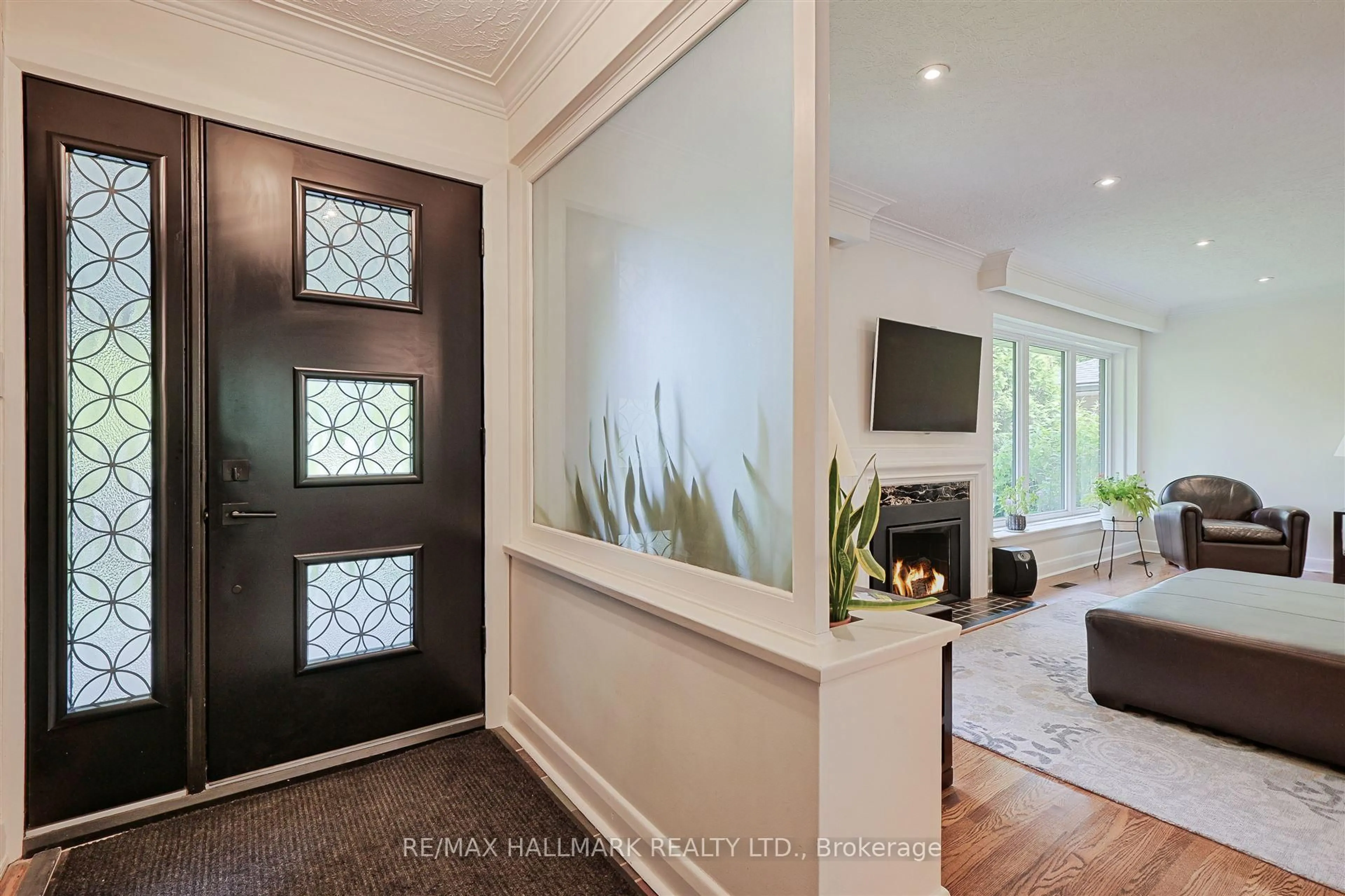 Indoor entryway for 1616 Islington Ave, Toronto Ontario M9A 3M6