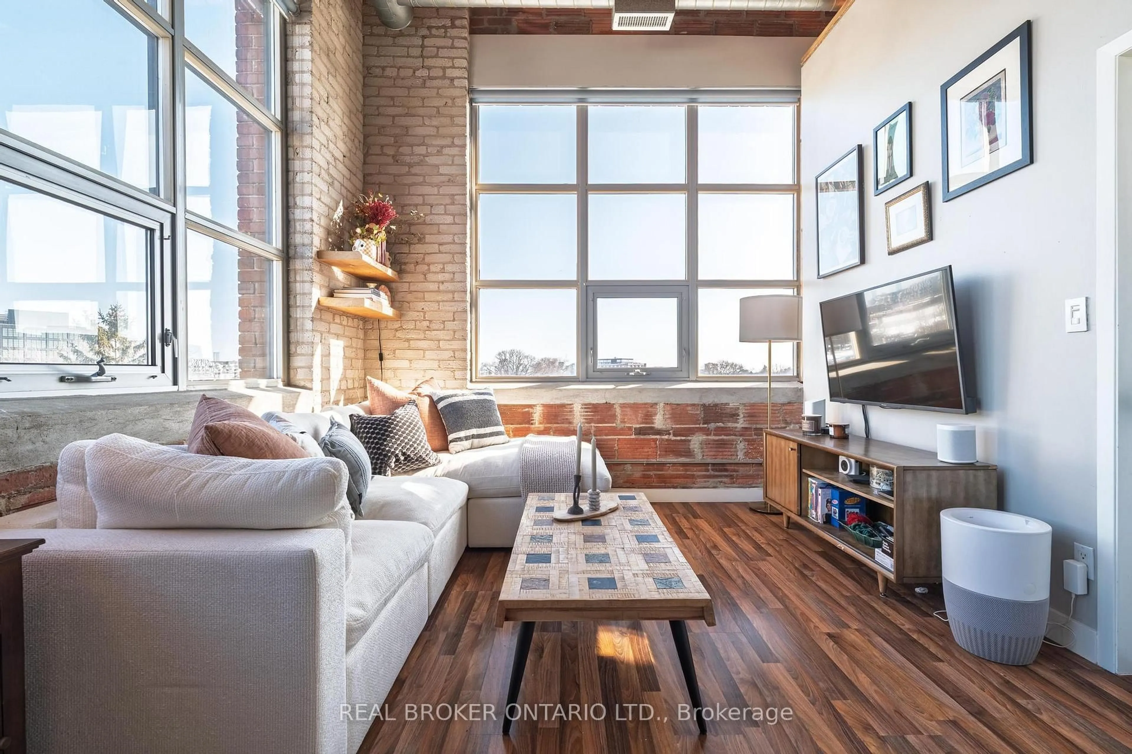 Living room with furniture, unknown for 2154 Dundas St #PH3, Toronto Ontario M6R 1X3