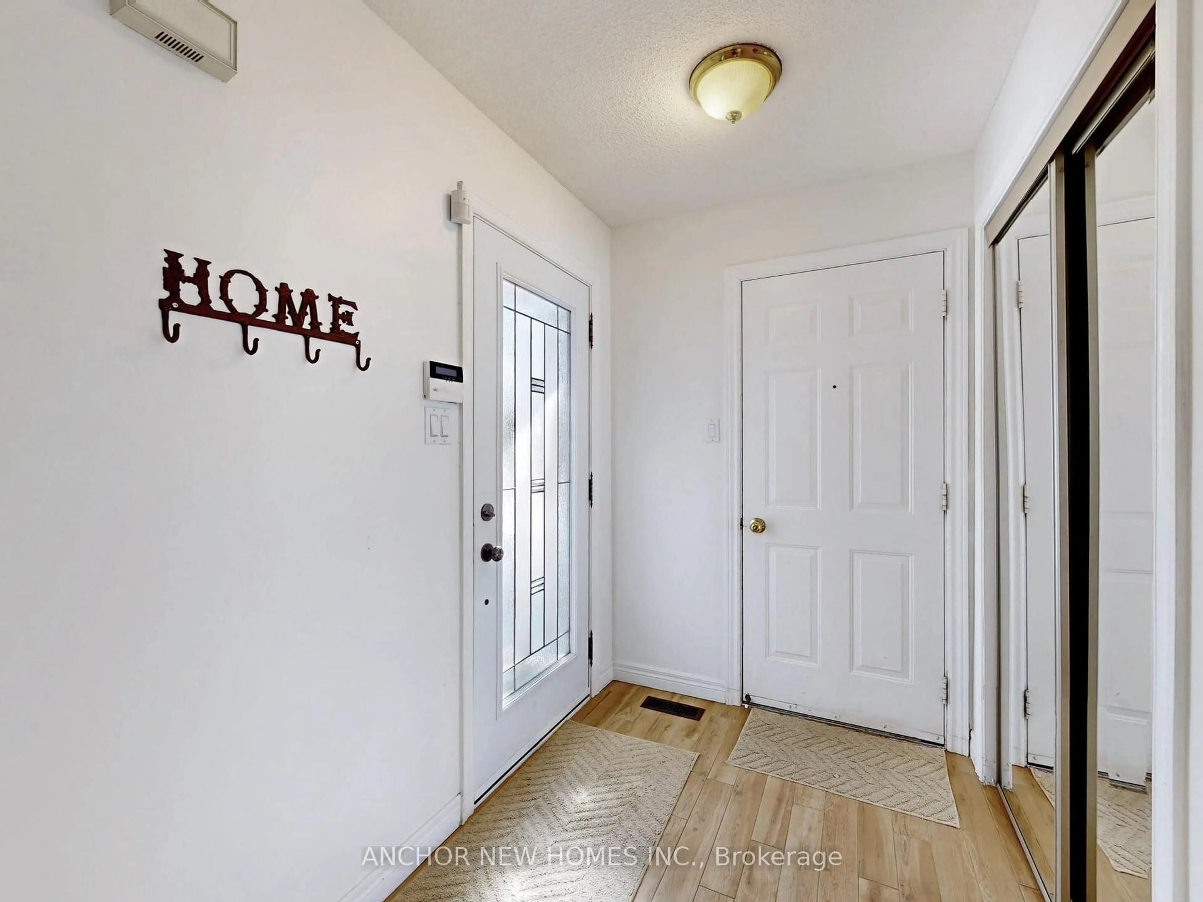 Indoor entryway for 6237 Osprey Blvd, Mississauga Ontario L5N 5V7
