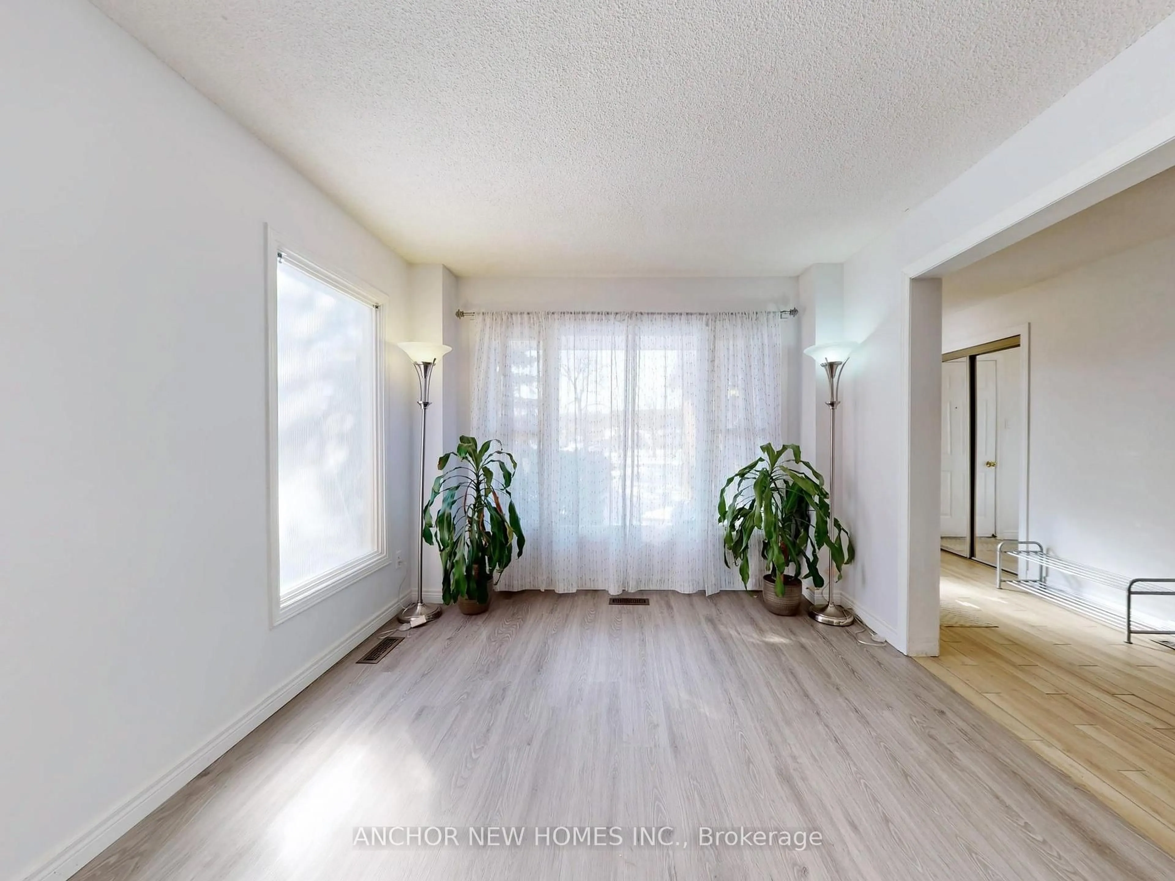 A pic of a room for 6237 Osprey Blvd, Mississauga Ontario L5N 5V7