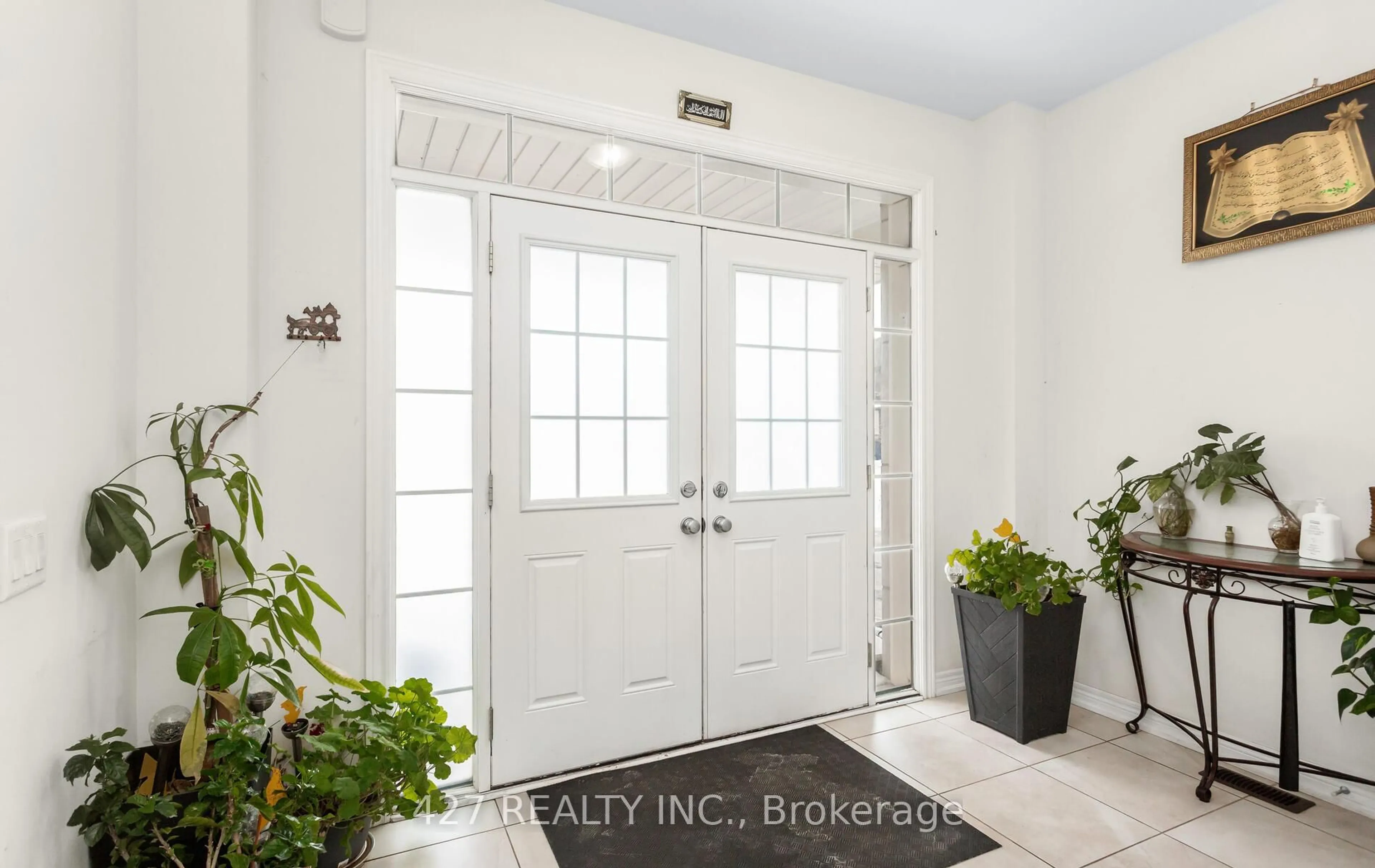 Indoor entryway for 54 Valleyway Dr, Brampton Ontario L6X 5G1
