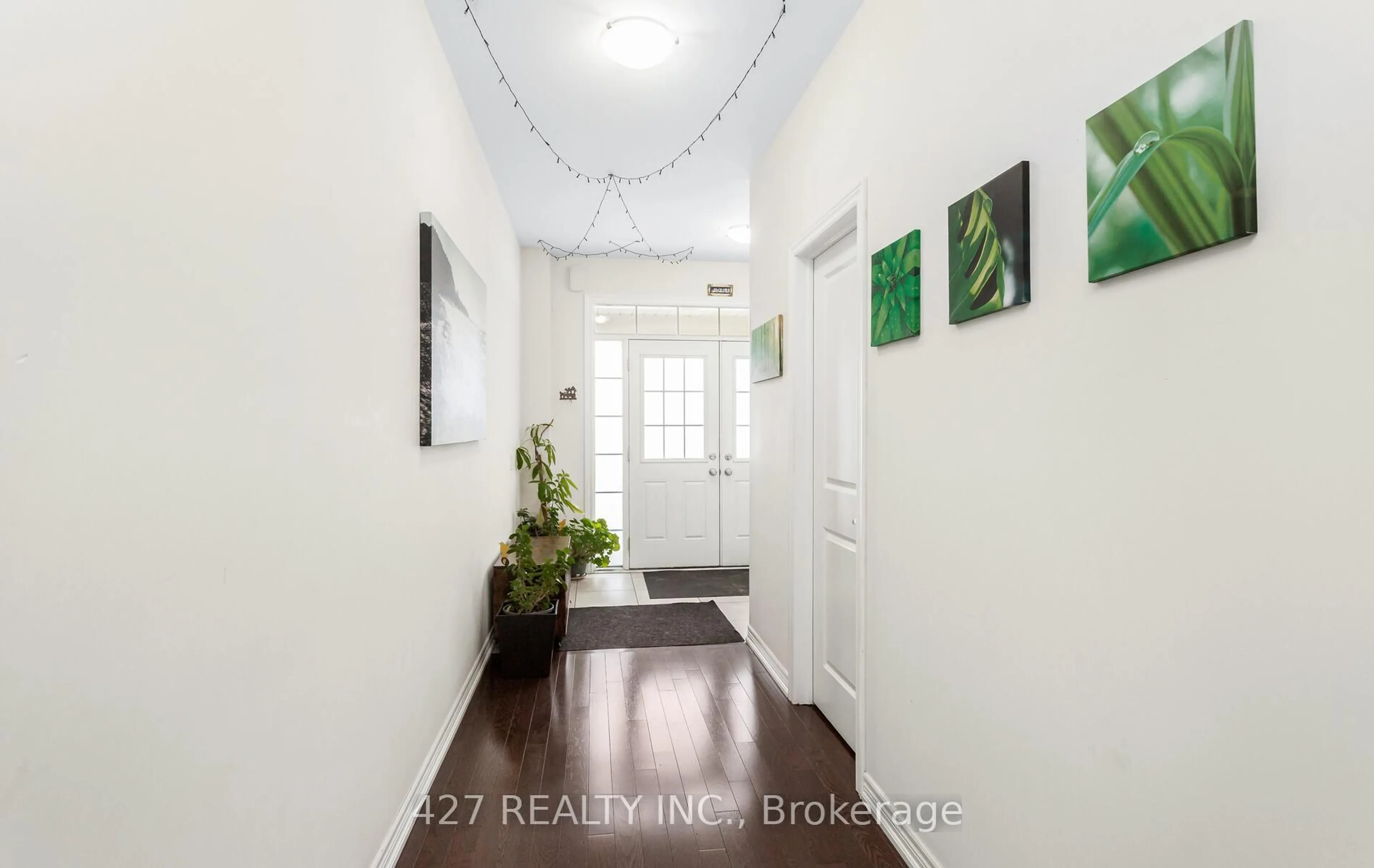 Indoor entryway for 54 Valleyway Dr, Brampton Ontario L6X 5G1