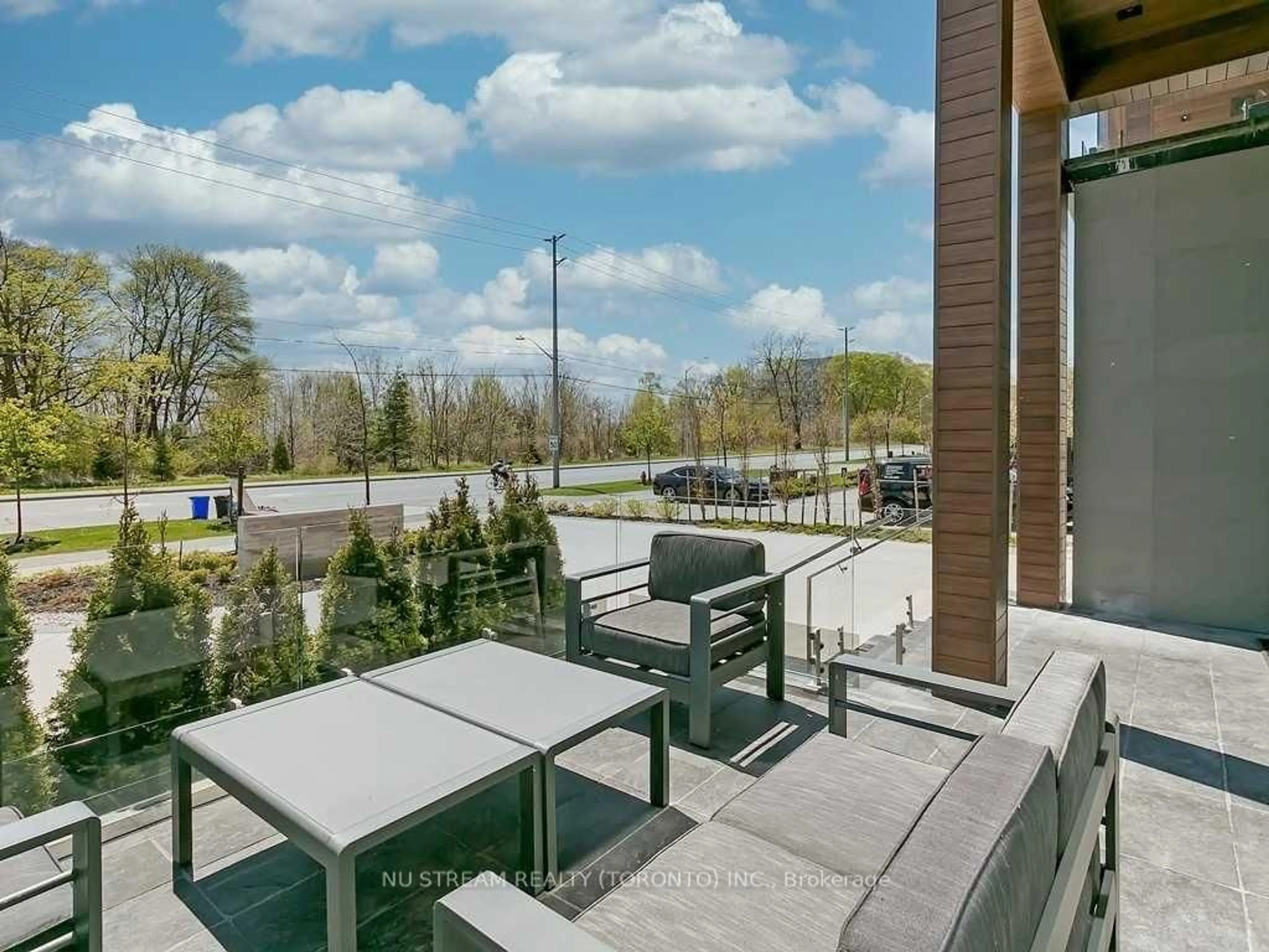 Patio, street for 3425 Lakeshore Rd, Oakville Ontario L6L 0A3