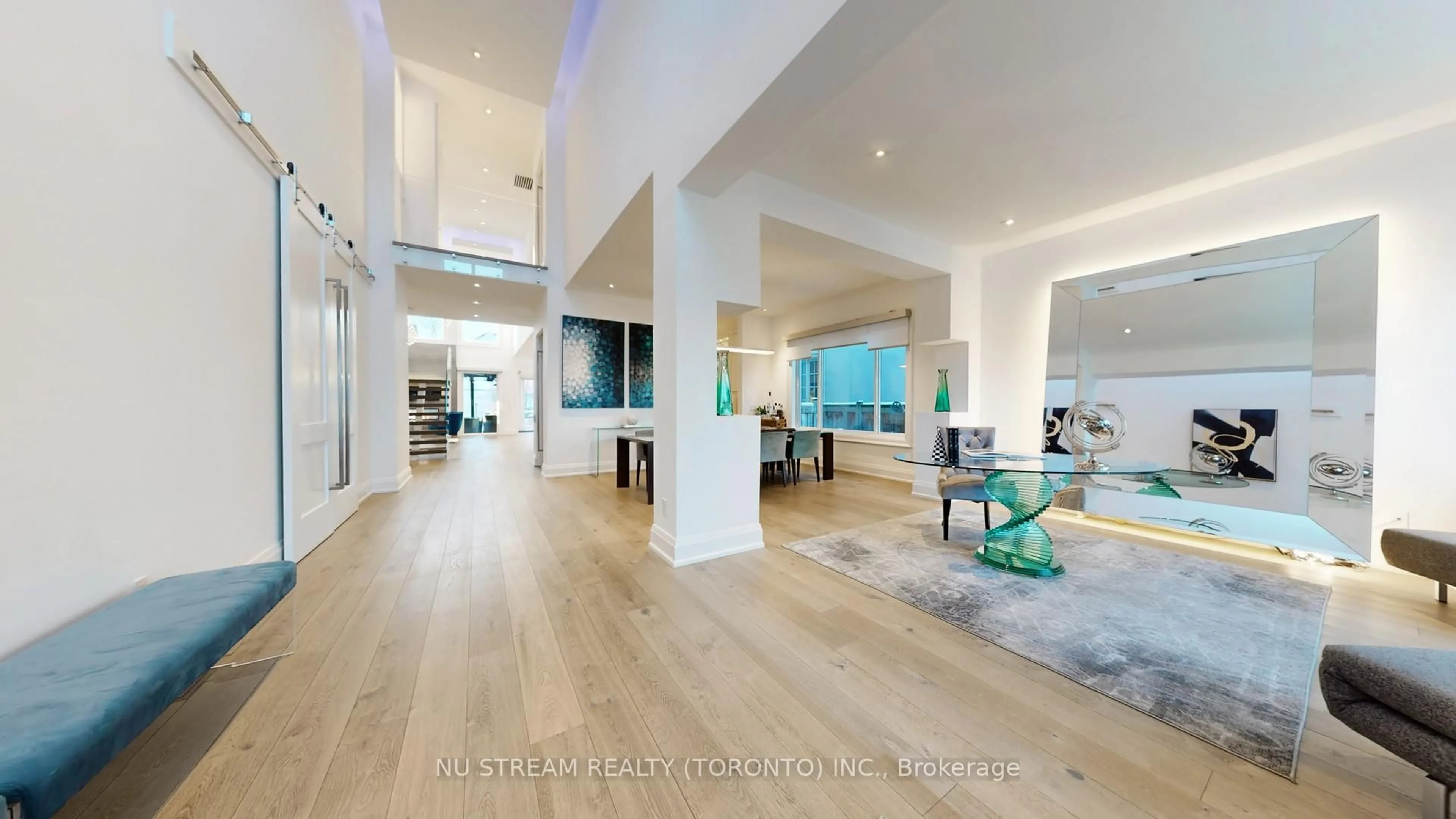 Indoor foyer for 3425 Lakeshore Rd, Oakville Ontario L6L 0A3