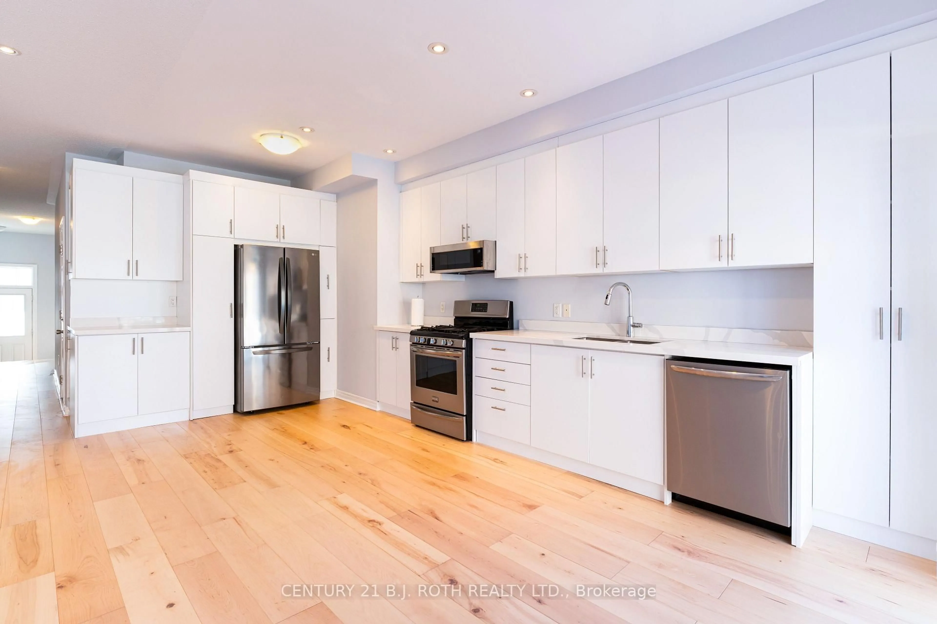 Open concept kitchen, unknown for 3047 Eberly Woods Dr, Oakville Ontario L6M 0T6