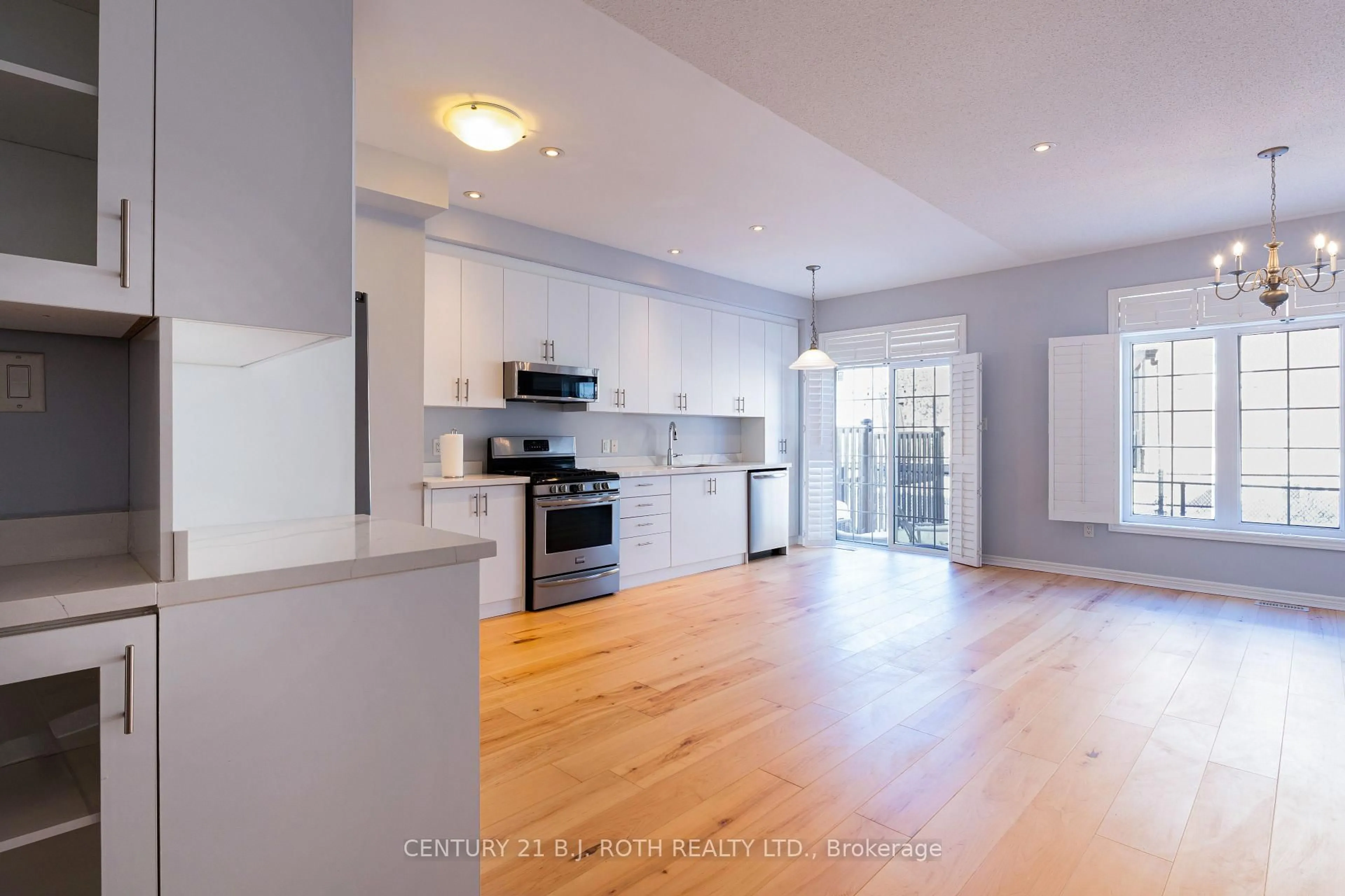 Open concept kitchen, unknown for 3047 Eberly Woods Dr, Oakville Ontario L6M 0T6