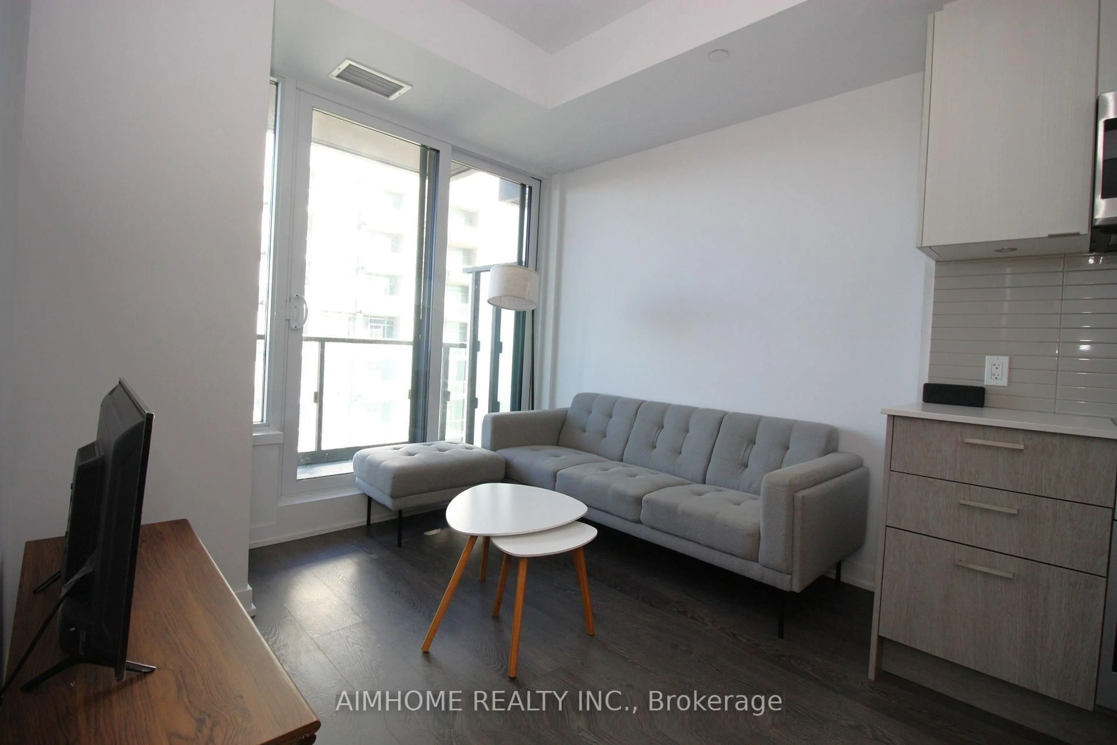 A pic of a room for 1926 Lake Shore Blvd #2915, Toronto Ontario M6S 1A1