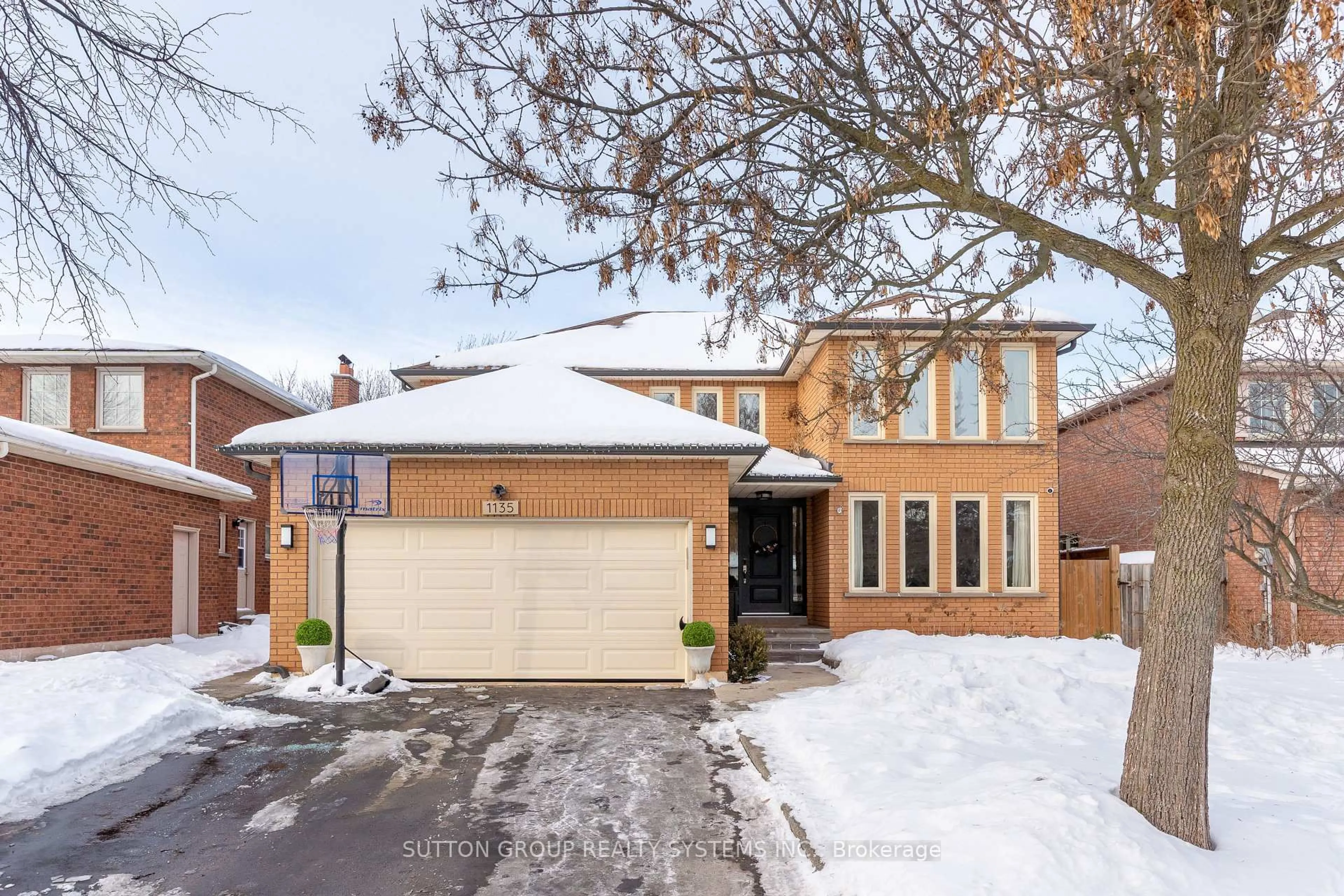 Home with brick exterior material, street for 1135 Manor Rd, Oakville Ontario L6M 1G3