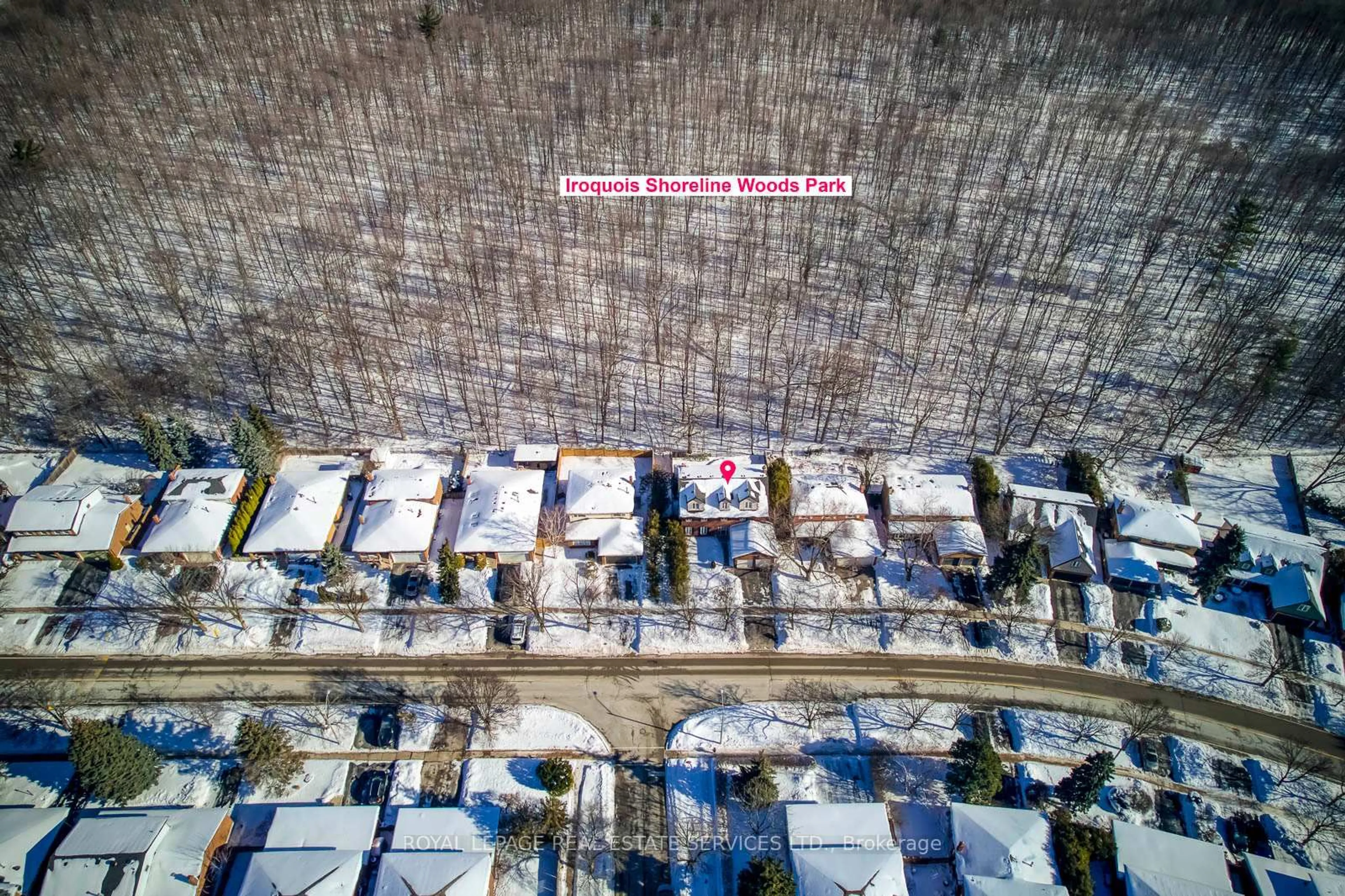 A pic from outside/outdoor area/front of a property/back of a property/a pic from drone, street for 1462 Grand Blvd, Oakville Ontario L6H 3E6