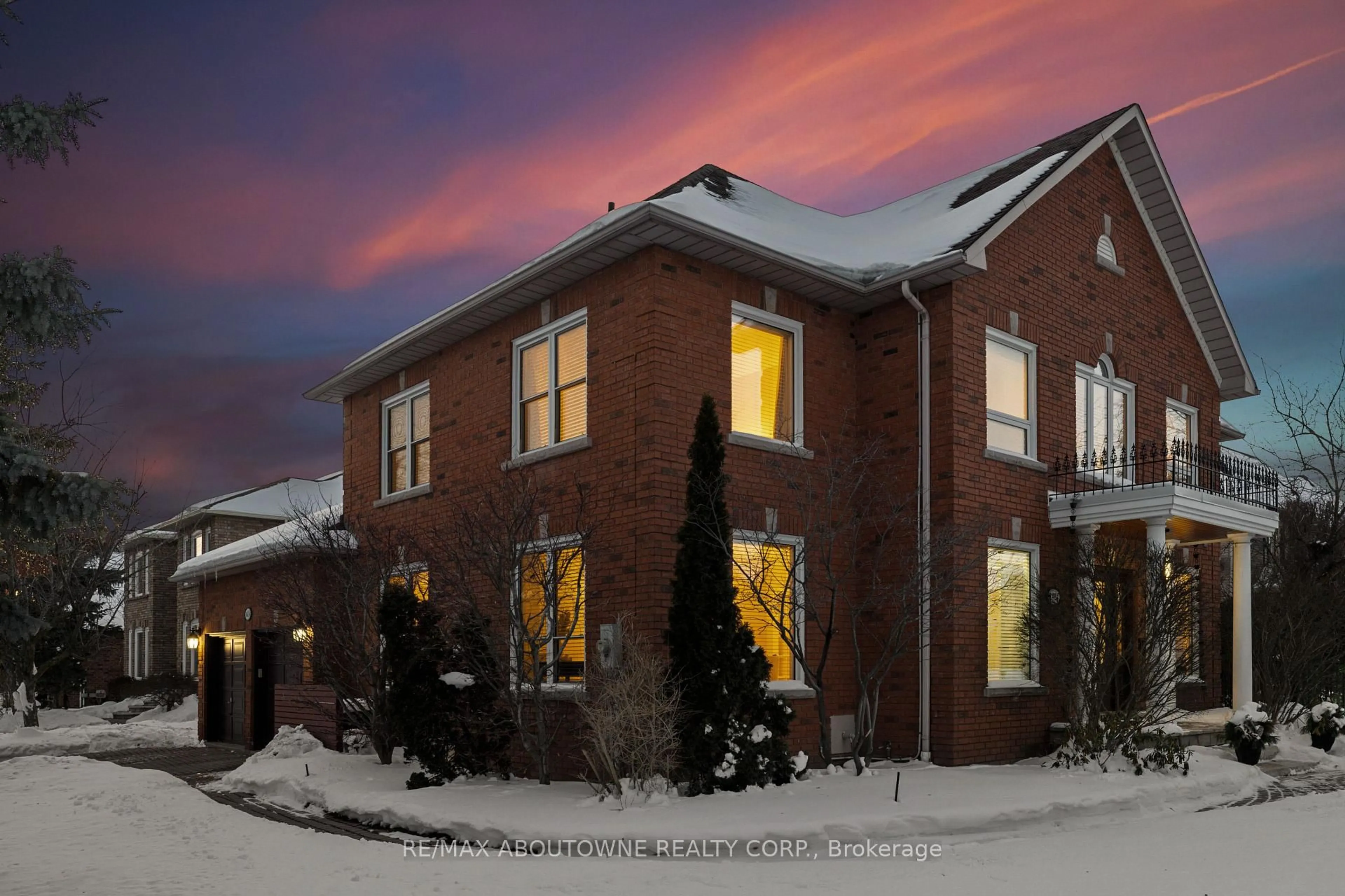Home with brick exterior material, building for 1424 The Links Dr, Oakville Ontario L6M 2N9
