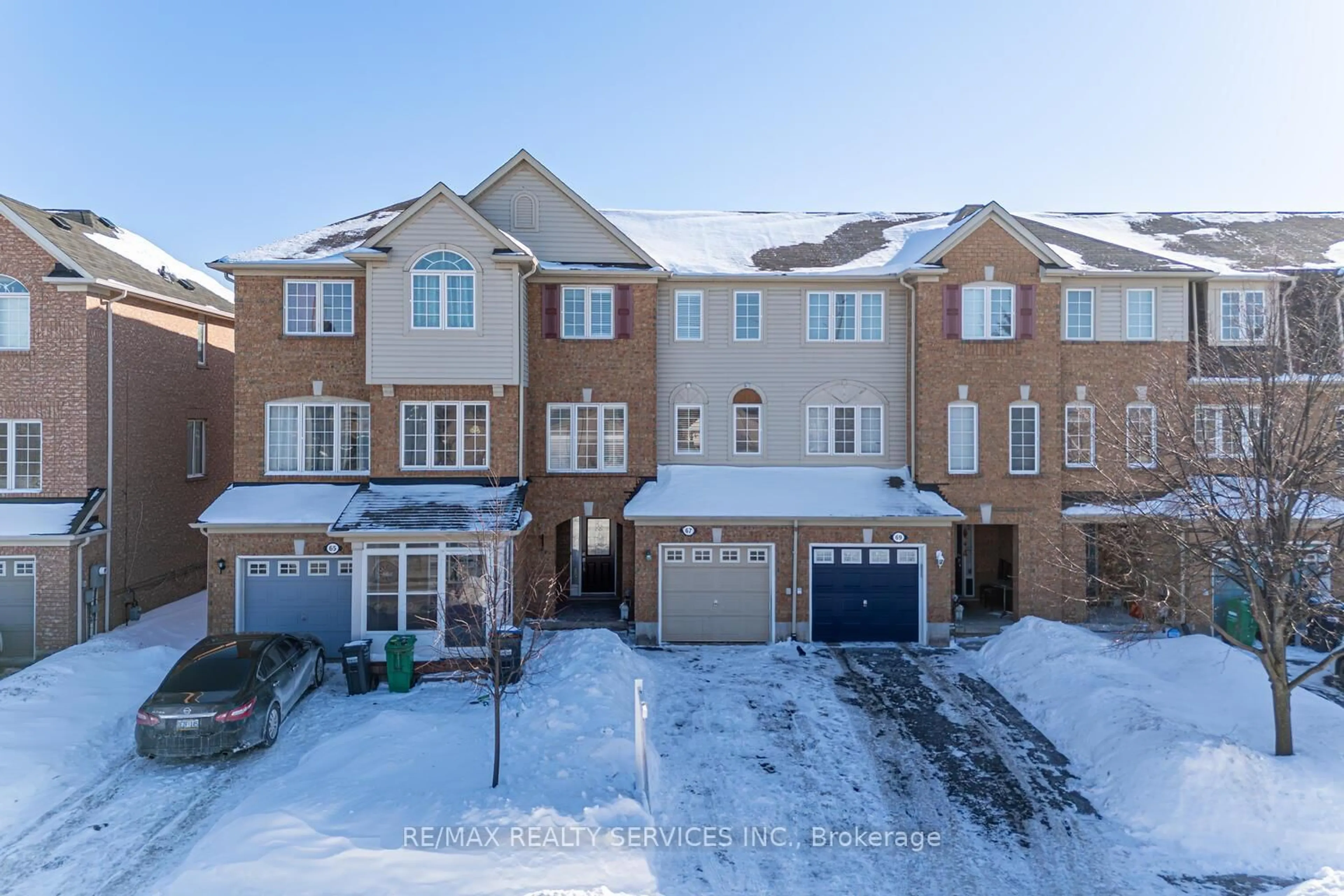 A pic from outside/outdoor area/front of a property/back of a property/a pic from drone, street for 67 Decker Hollow Circ, Brampton Ontario L6X 0L5