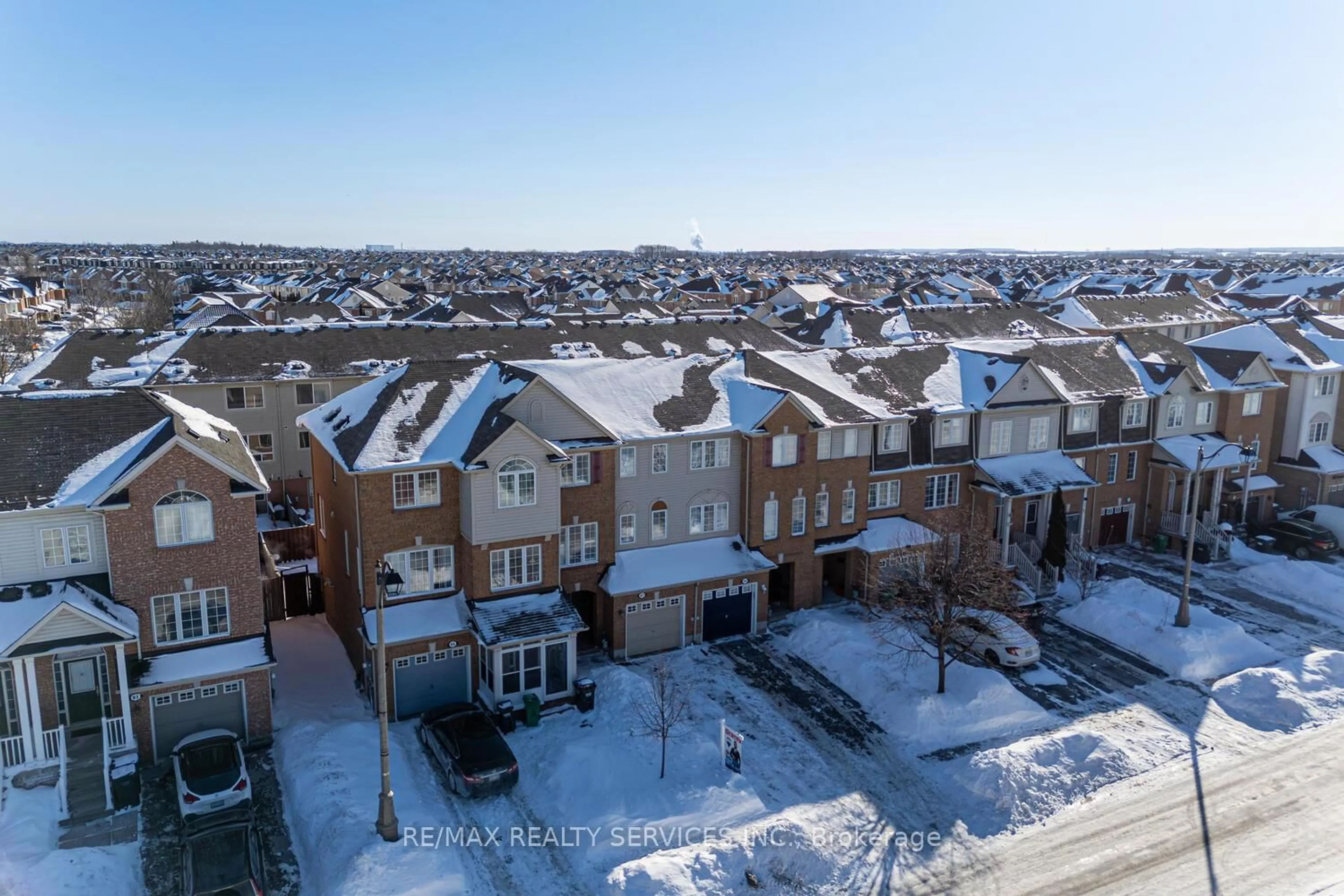 A pic from outside/outdoor area/front of a property/back of a property/a pic from drone, unknown for 67 Decker Hollow Circ, Brampton Ontario L6X 0L5