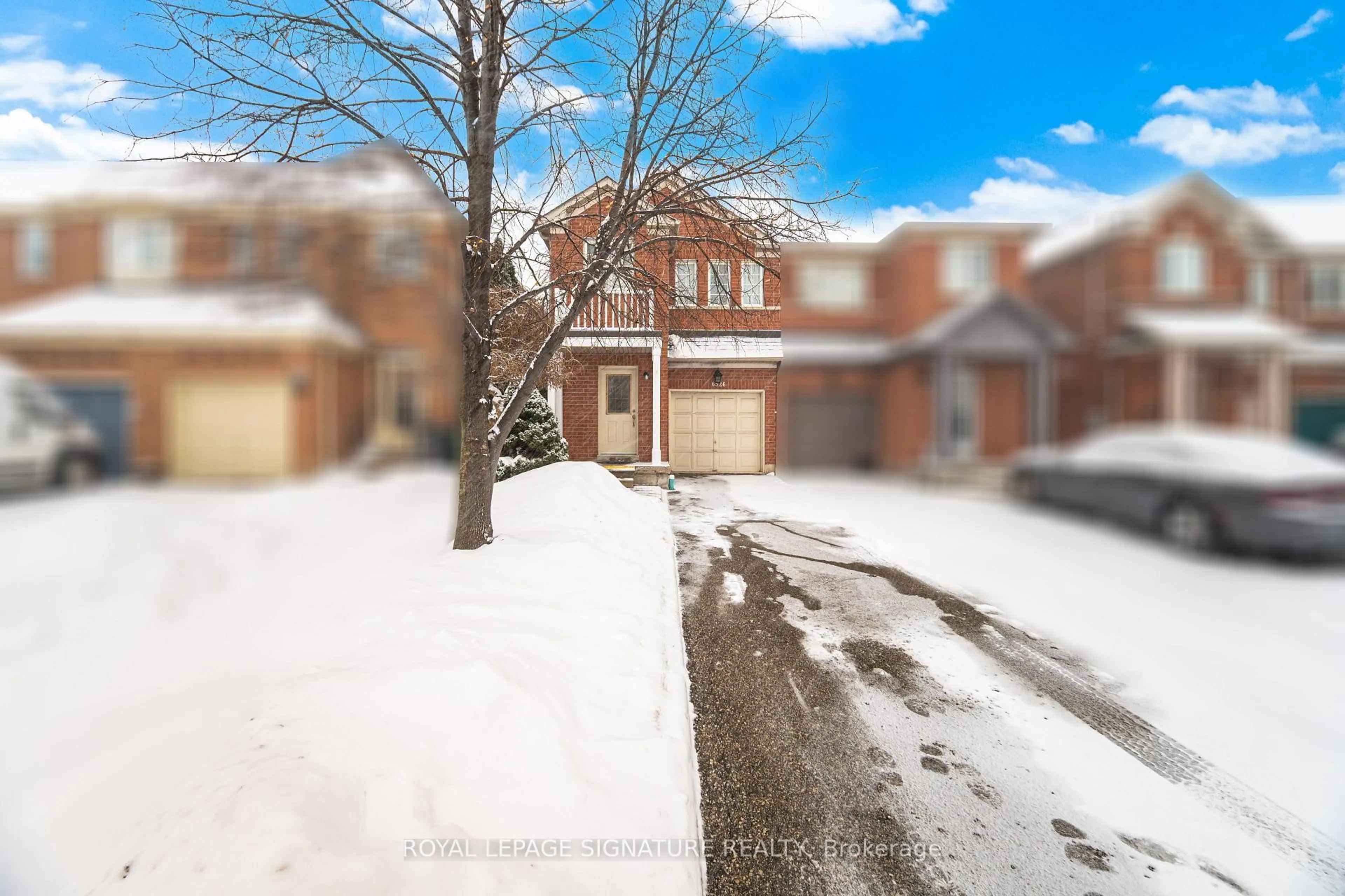 A pic from outside/outdoor area/front of a property/back of a property/a pic from drone, street for 6526 Song Bird Cres, Mississauga Ontario L5W 1E1