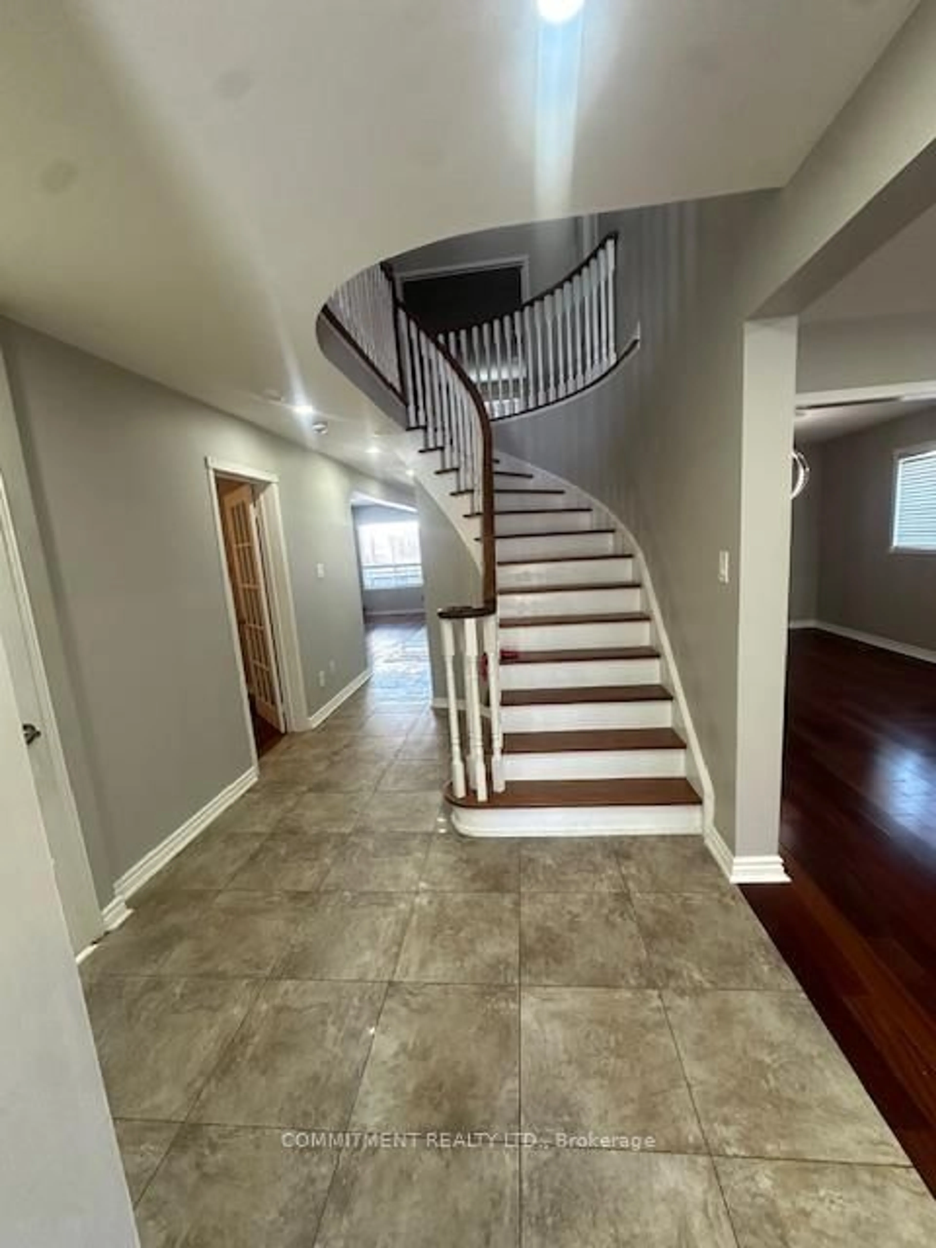 Unknown for 1041 Sherwood Mills Blvd, Mississauga Ontario L5V 1R3