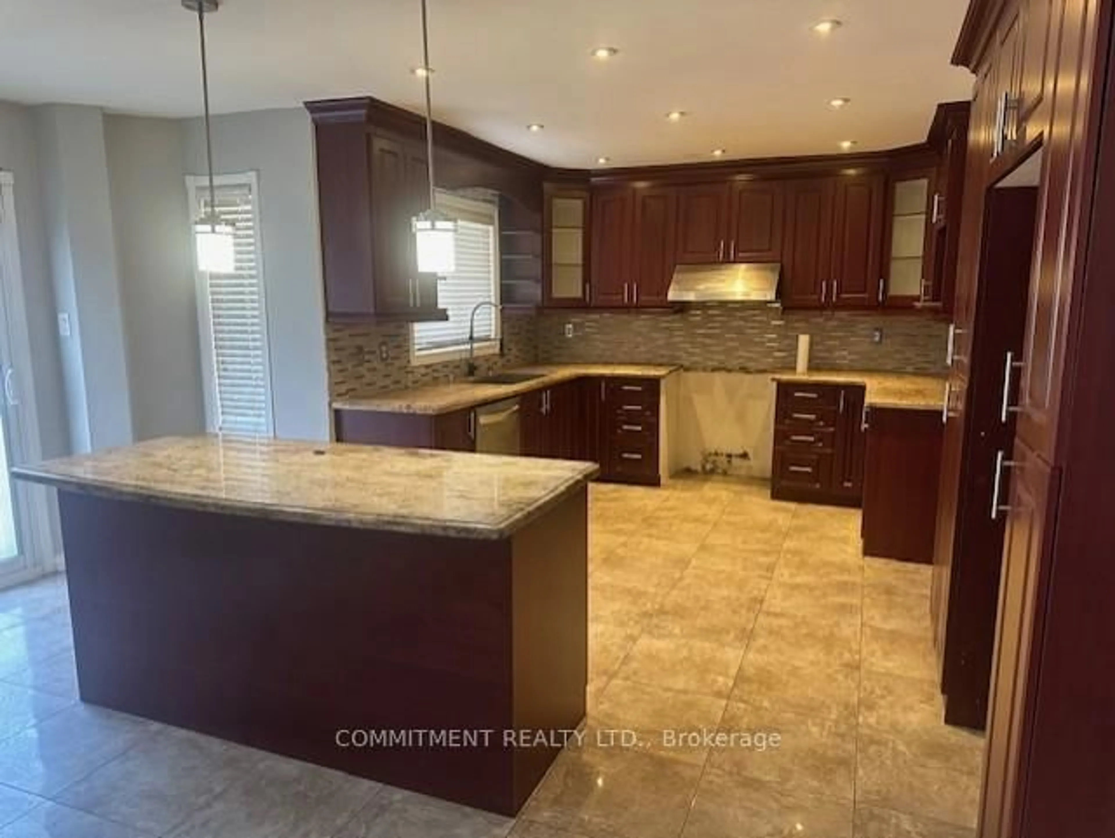 Open concept kitchen, ceramic/tile floor for 1041 Sherwood Mills Blvd, Mississauga Ontario L5V 1R3