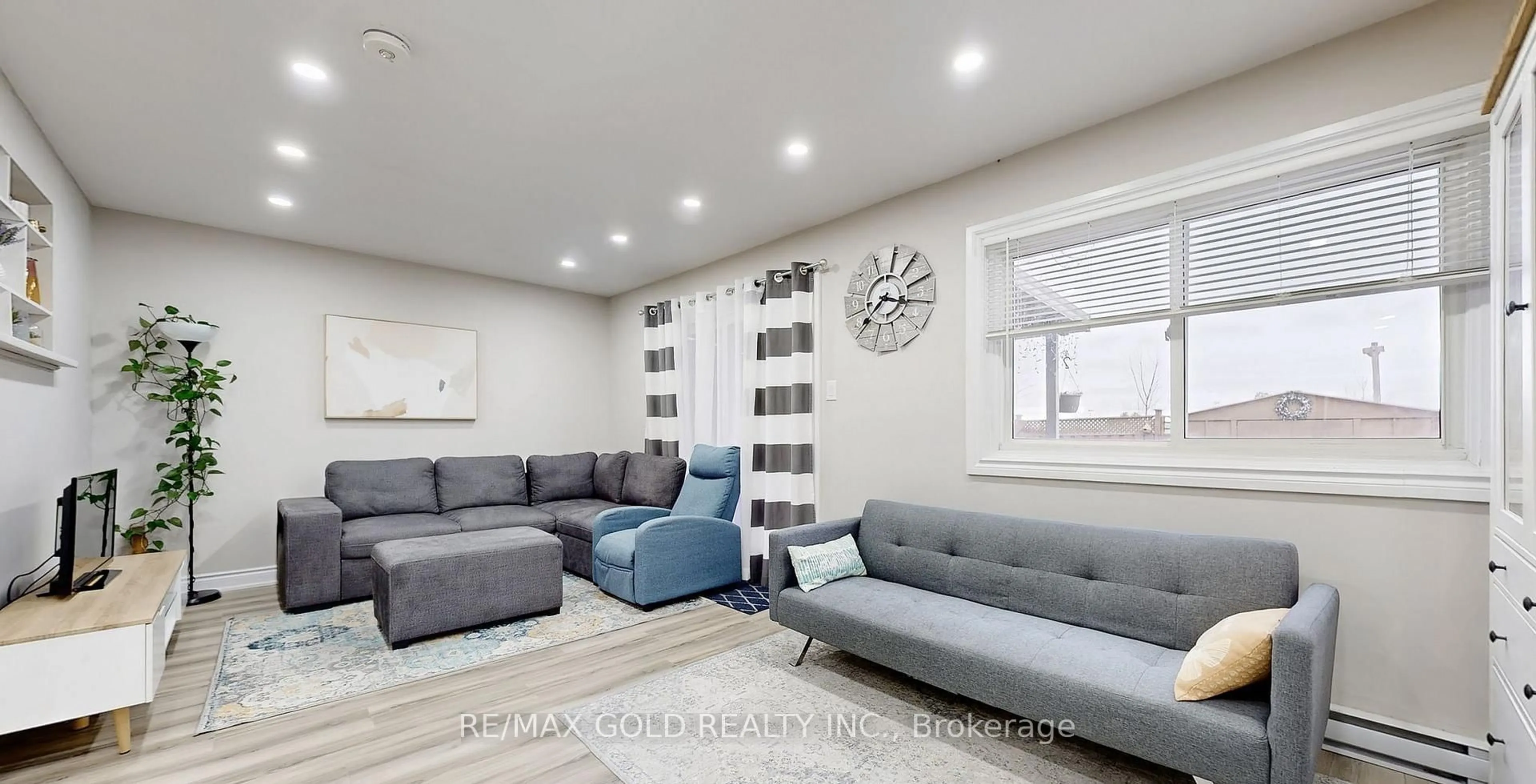 Living room with furniture, unknown for 12 Glencastle Sq, Brampton Ontario L6S 2H8