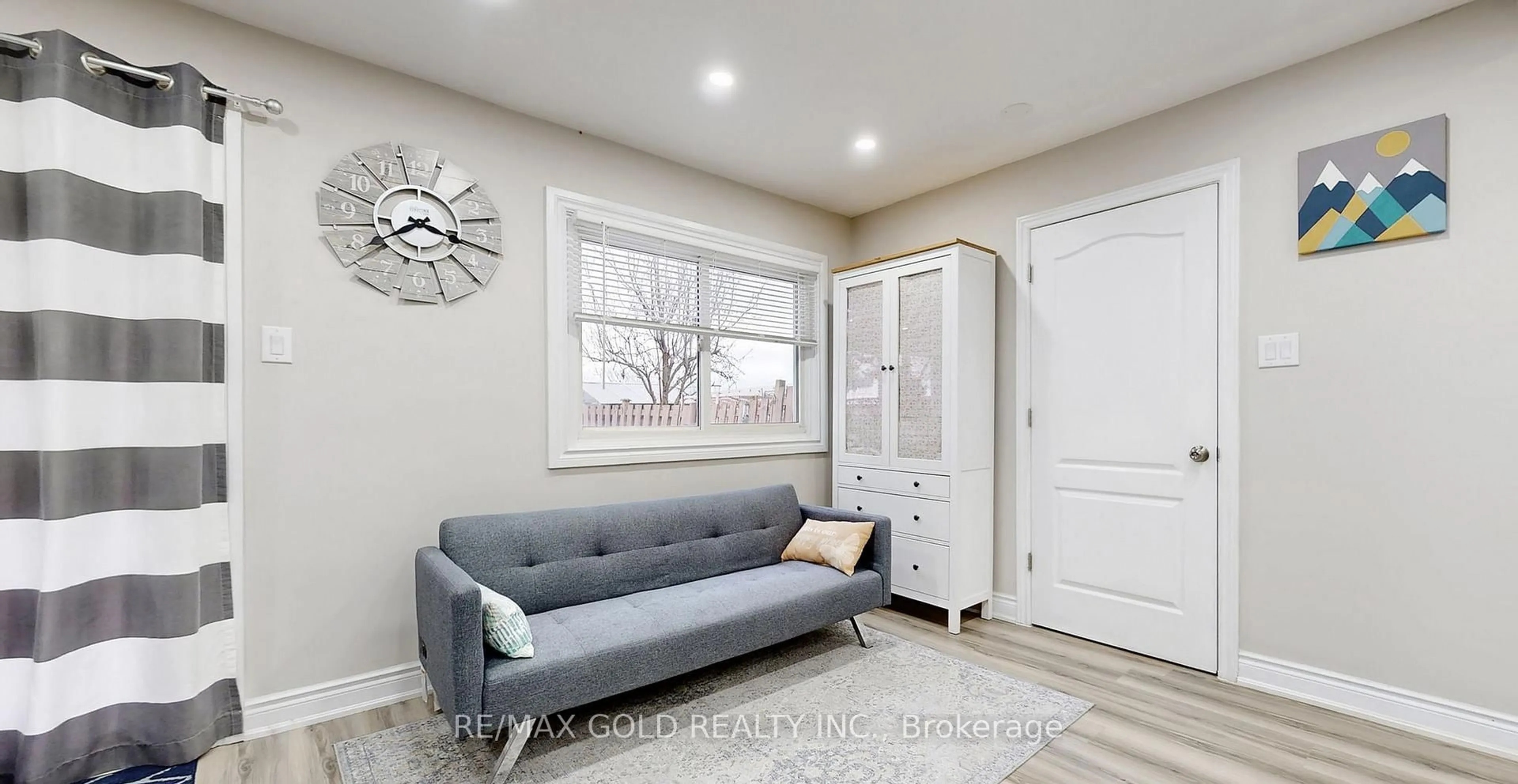 Living room with furniture, unknown for 12 Glencastle Sq, Brampton Ontario L6S 2H8