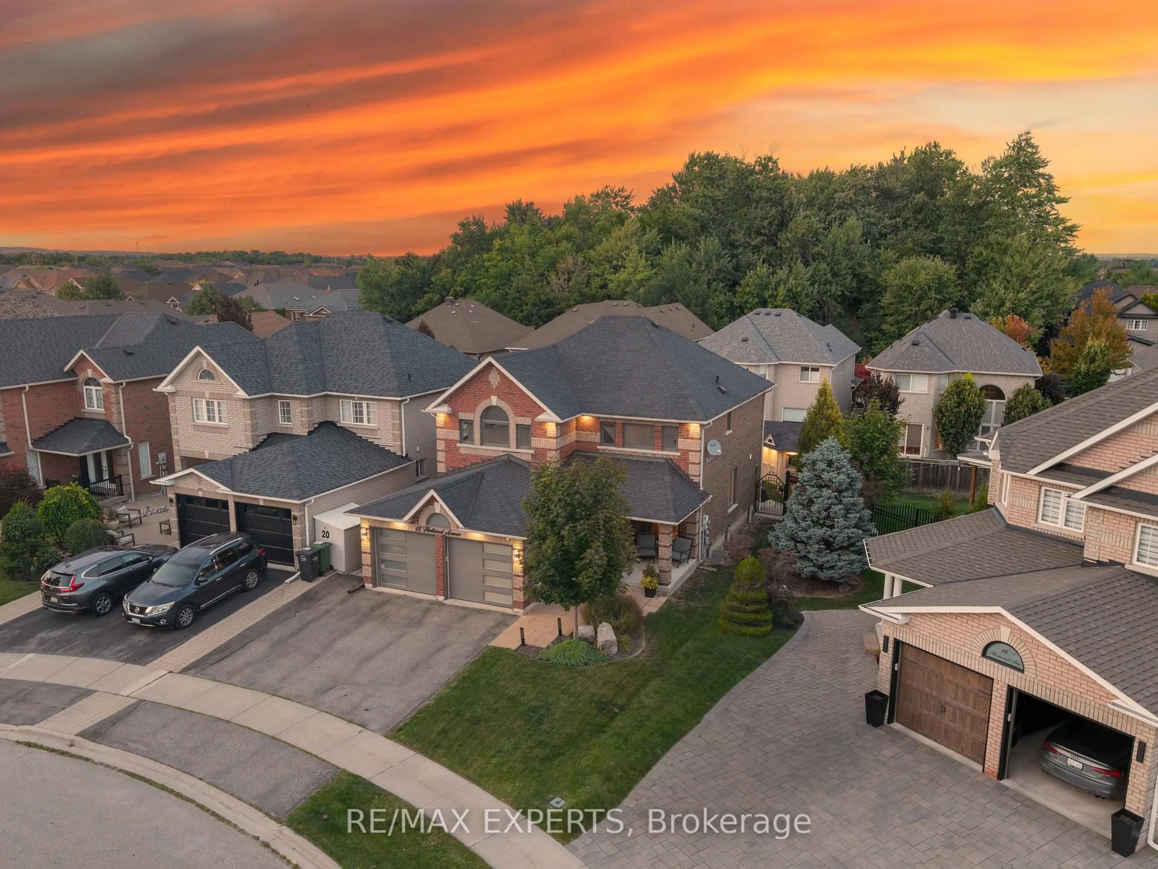 A pic from outside/outdoor area/front of a property/back of a property/a pic from drone, street for 18 Flintwood Ave, Caledon Ontario L7E 2W3