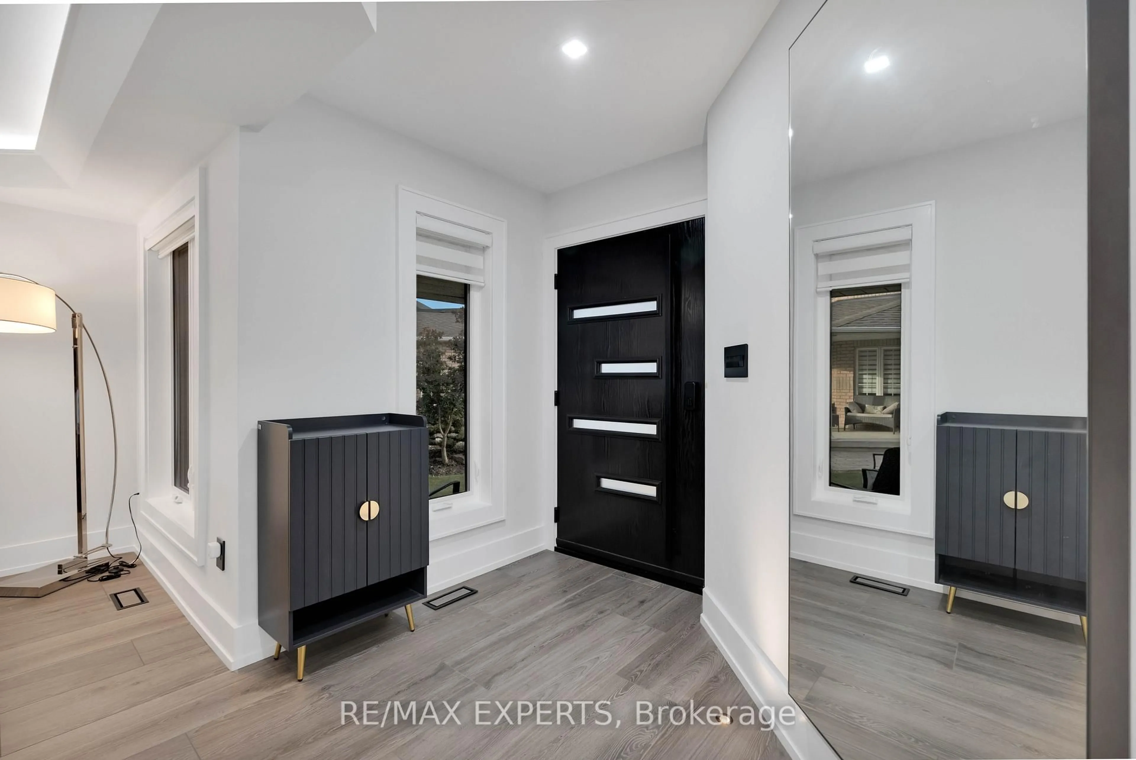 Indoor entryway for 18 Flintwood Ave, Caledon Ontario L7E 2W3