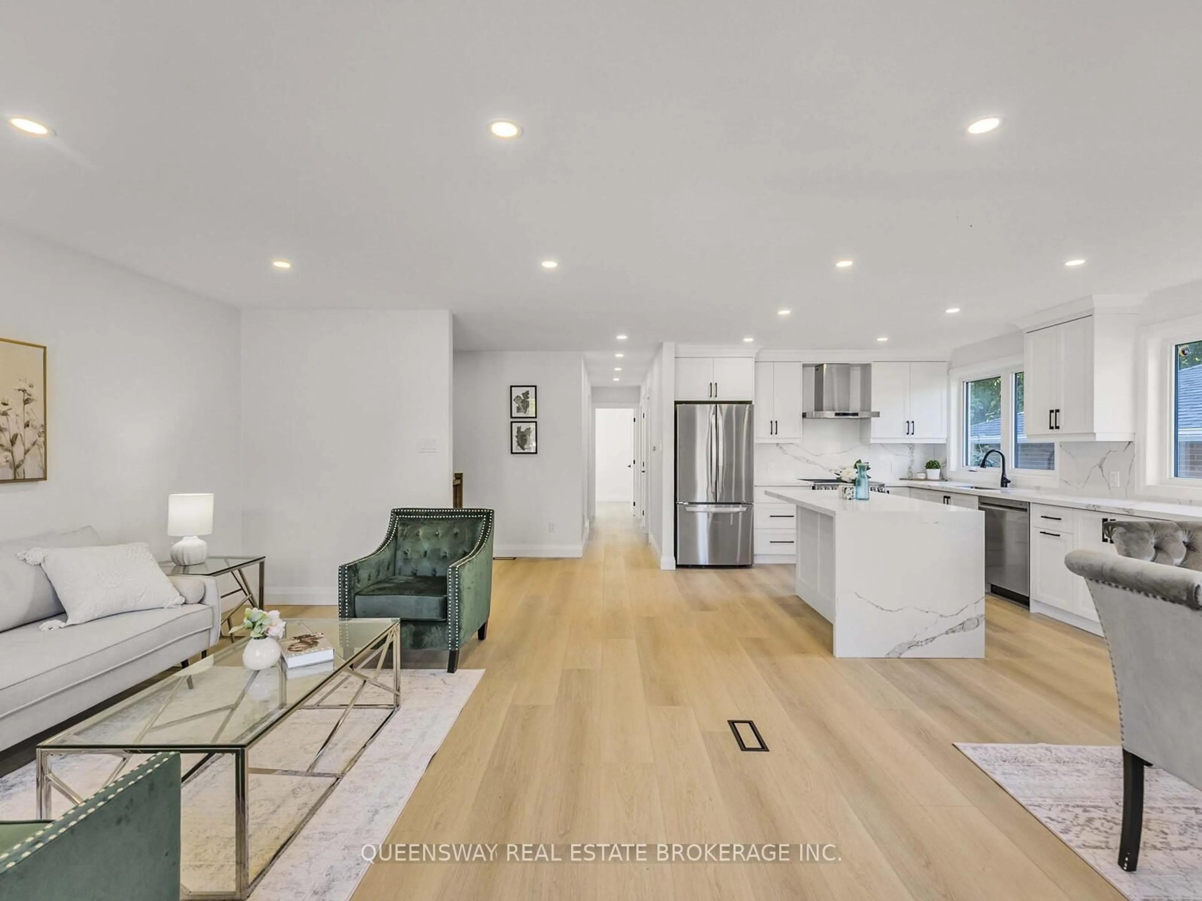 Open concept kitchen, unknown for 1128 Pinegrove Rd, Oakville Ontario L6L 2W6